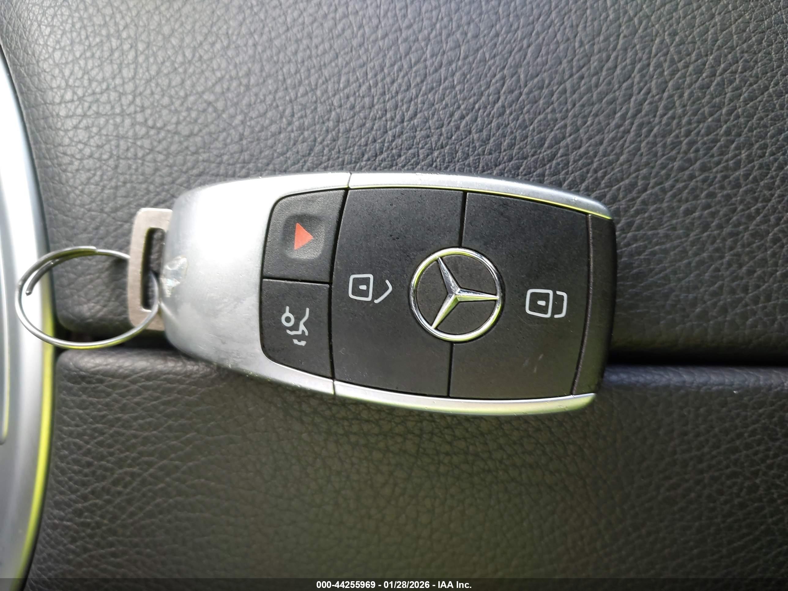 MERCEDES-BENZ C image 11