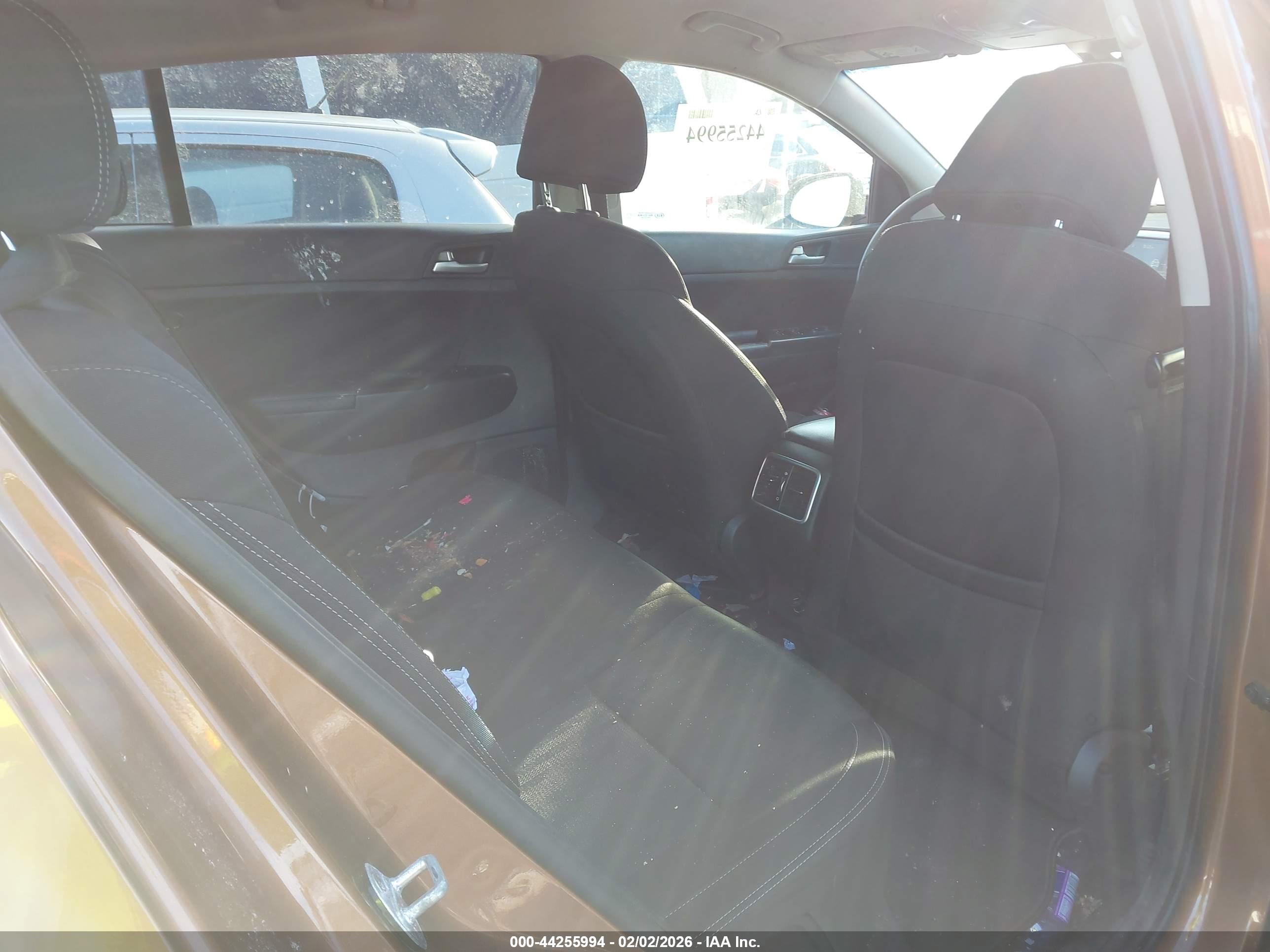 KIA SPORTAGE image 8