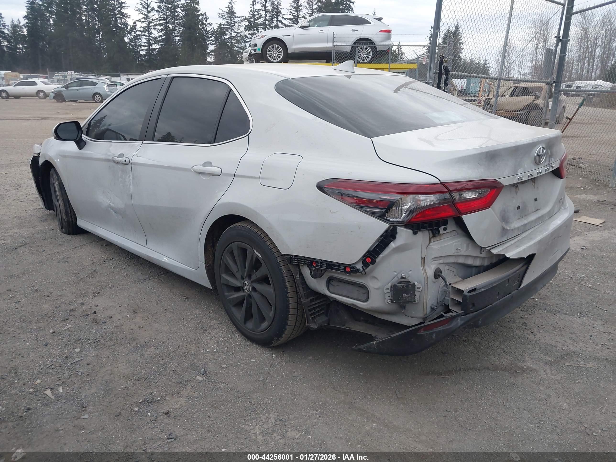 TOYOTA CAMRY image 3