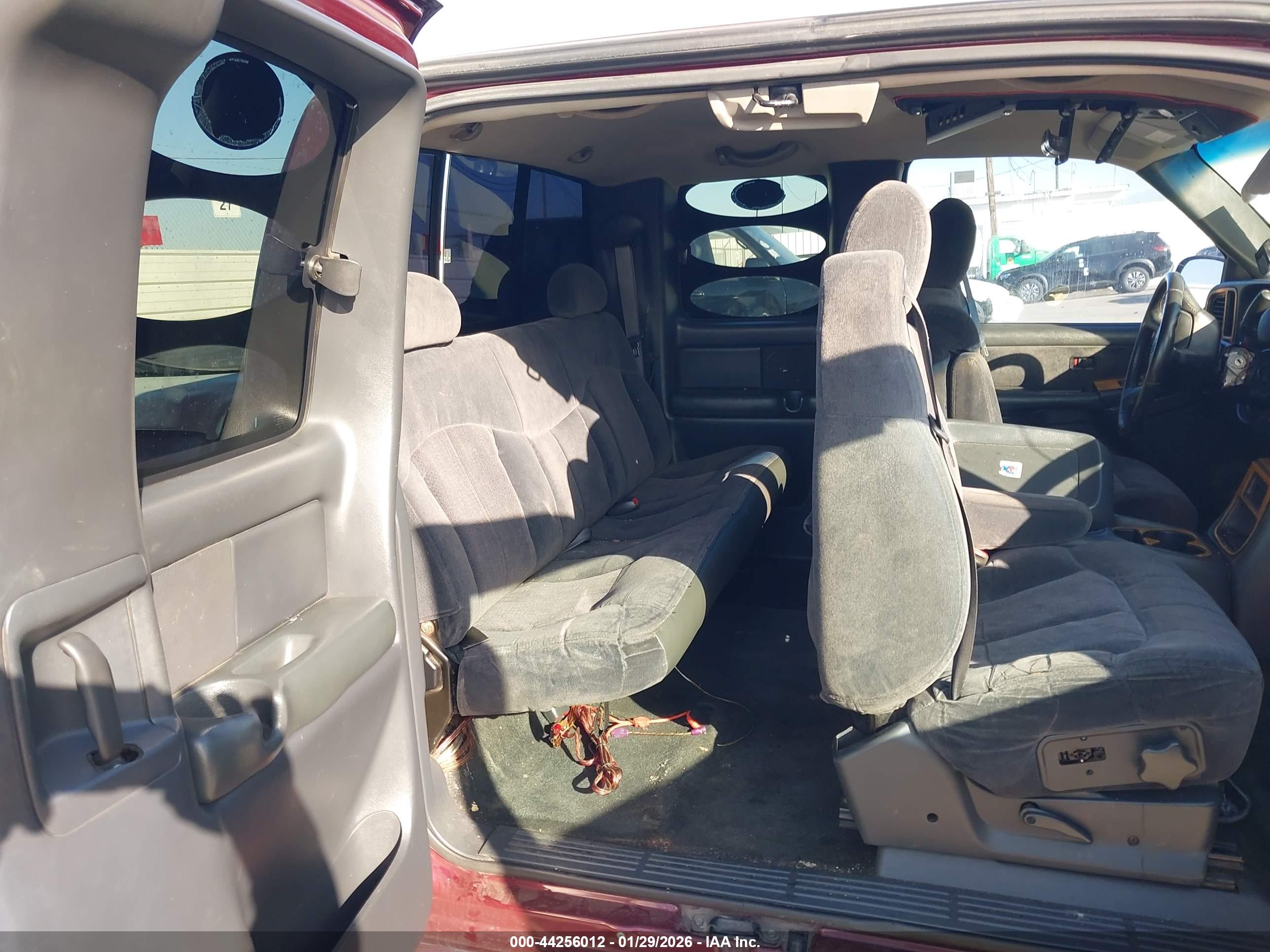CHEVROLET SILVERADO image 8
