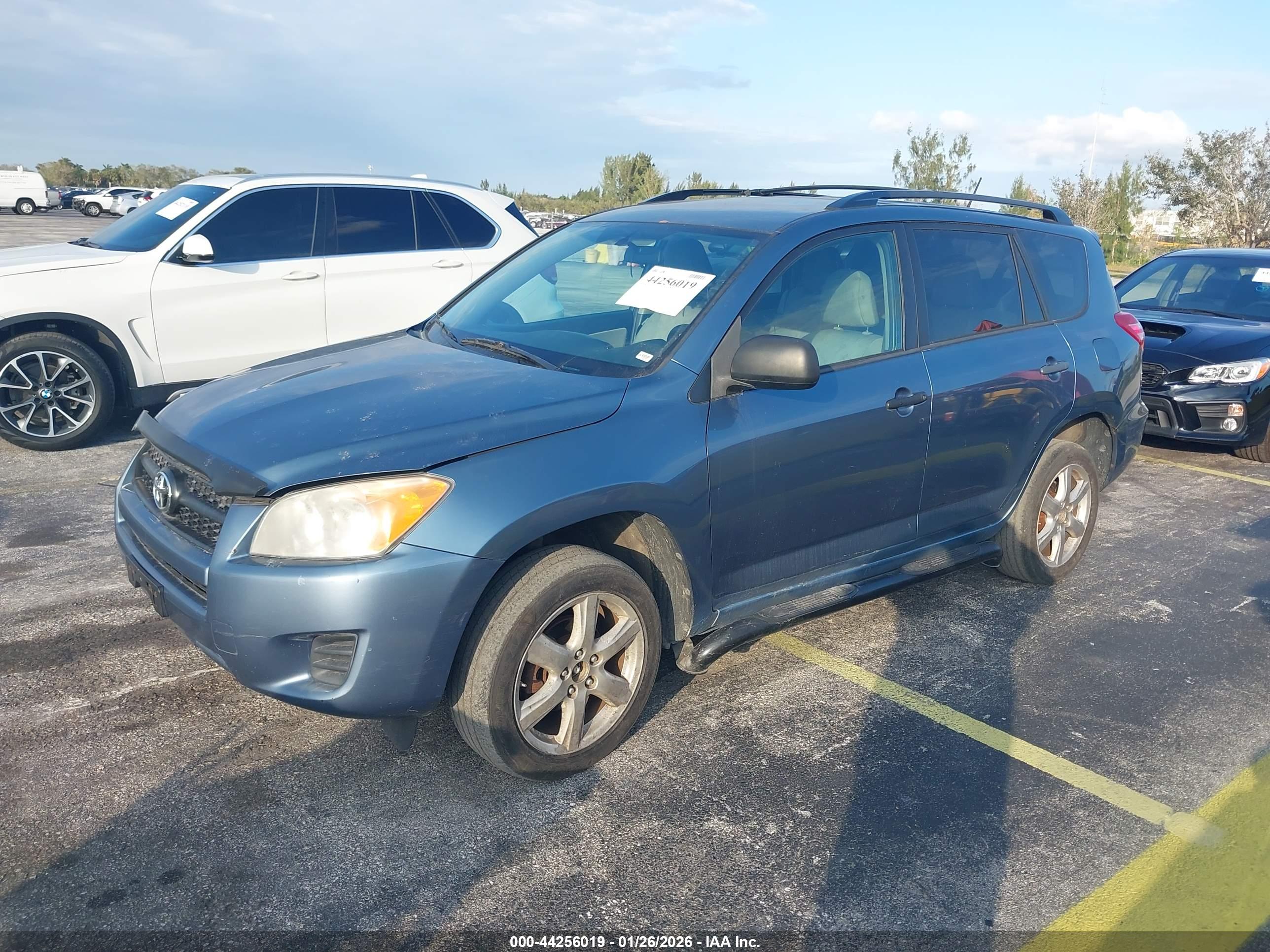 TOYOTA RAV4 image 2