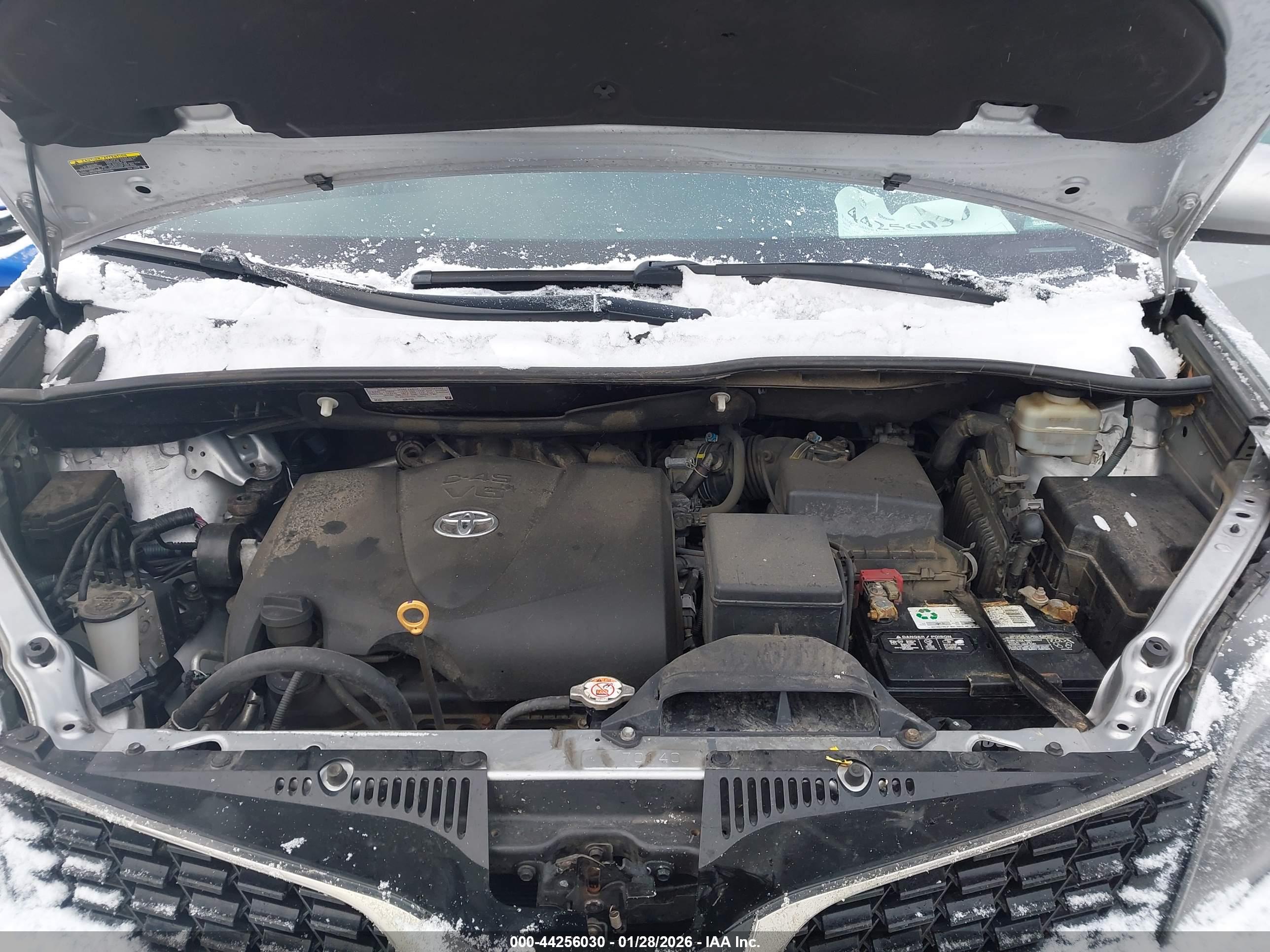 TOYOTA SIENNA image 10