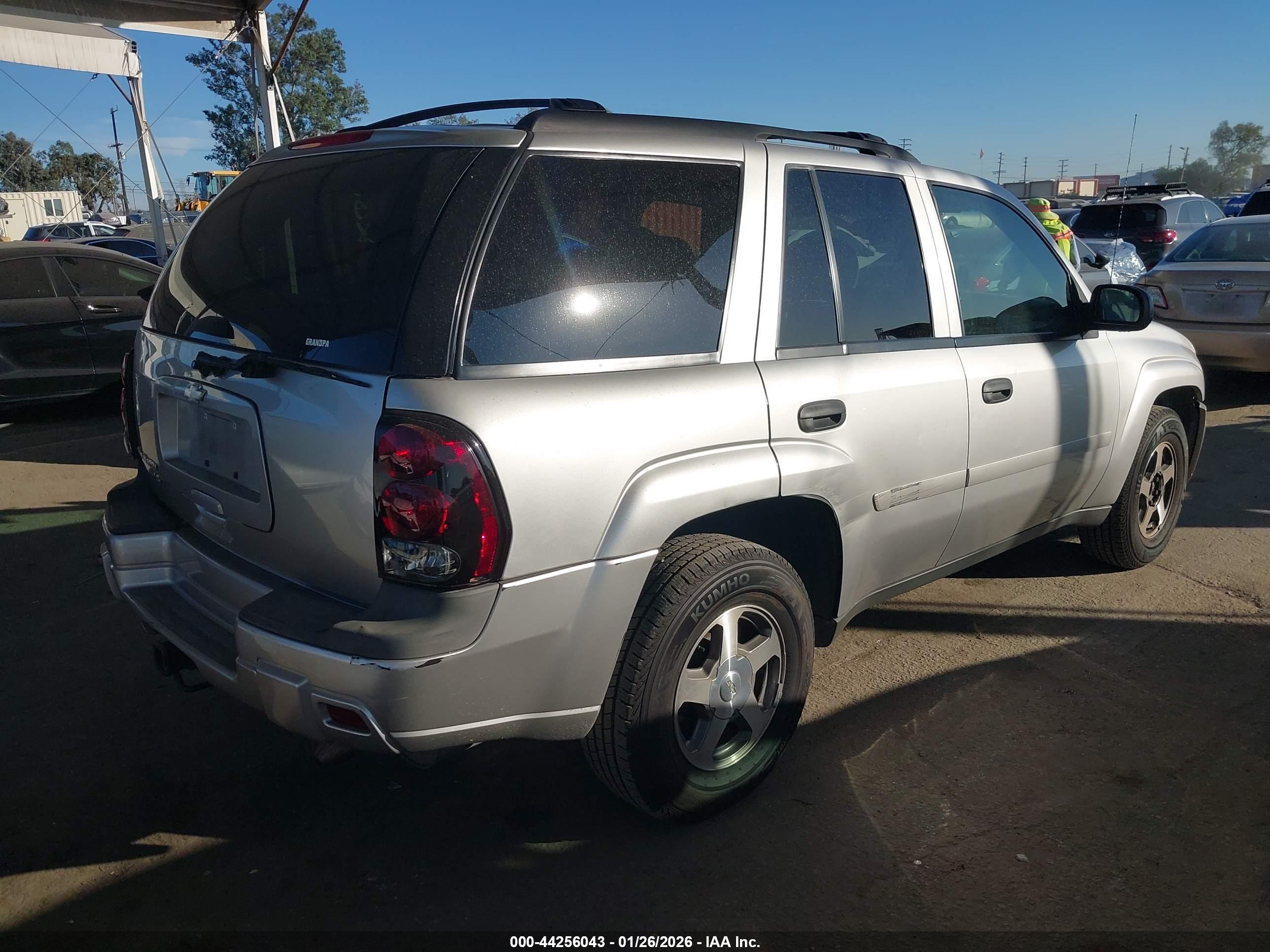 CHEVROLET TRAILBLAZER image 4