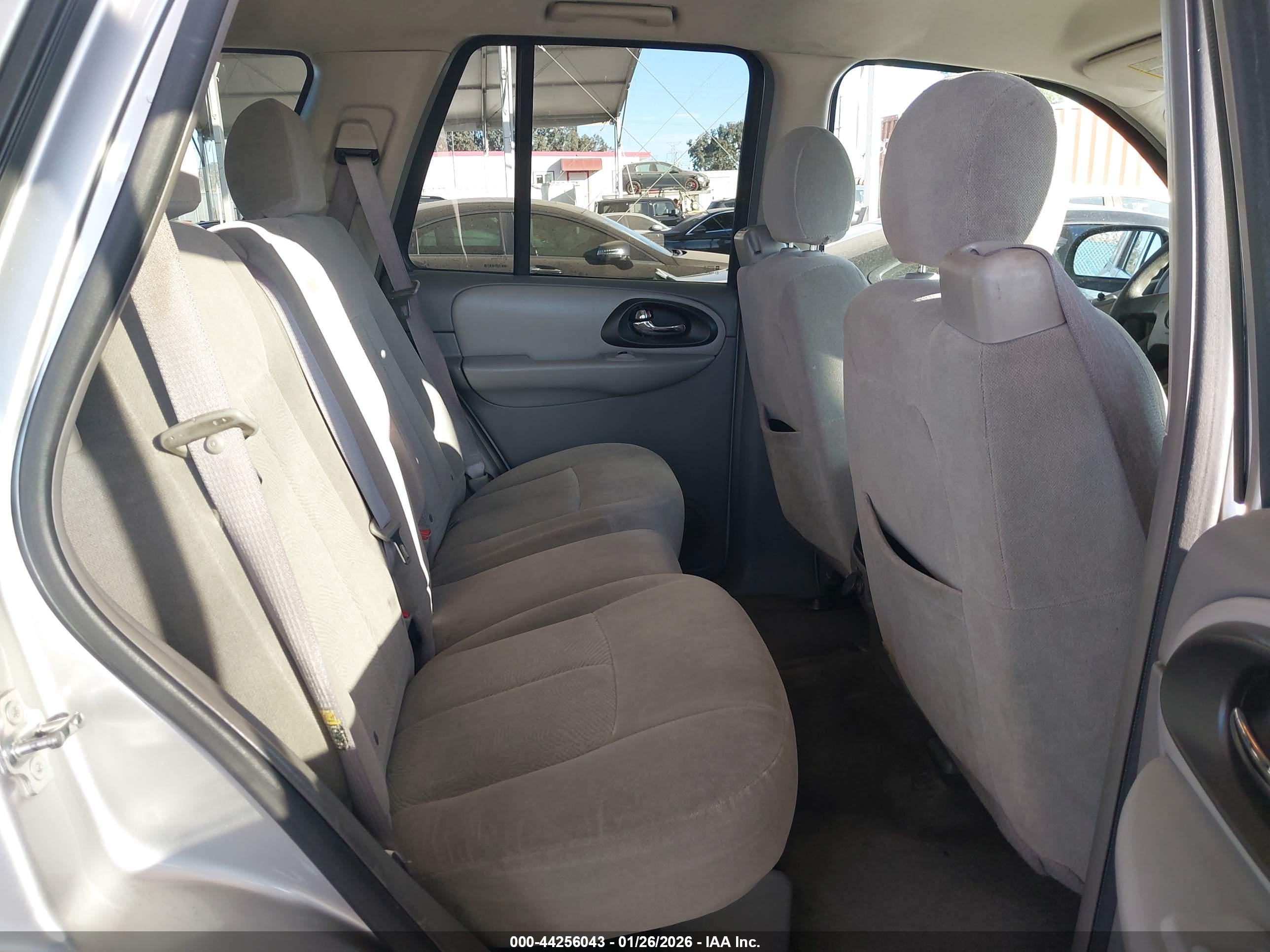 CHEVROLET TRAILBLAZER image 8