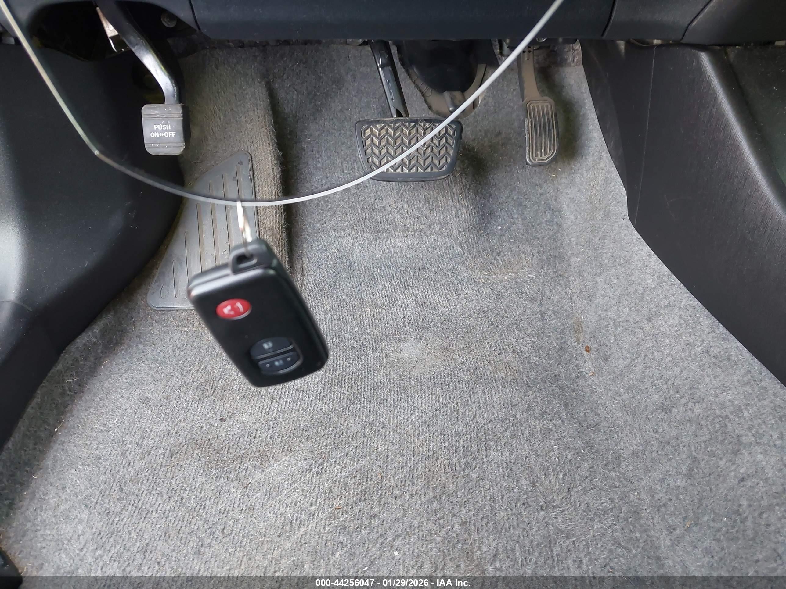 TOYOTA PRIUS image 11