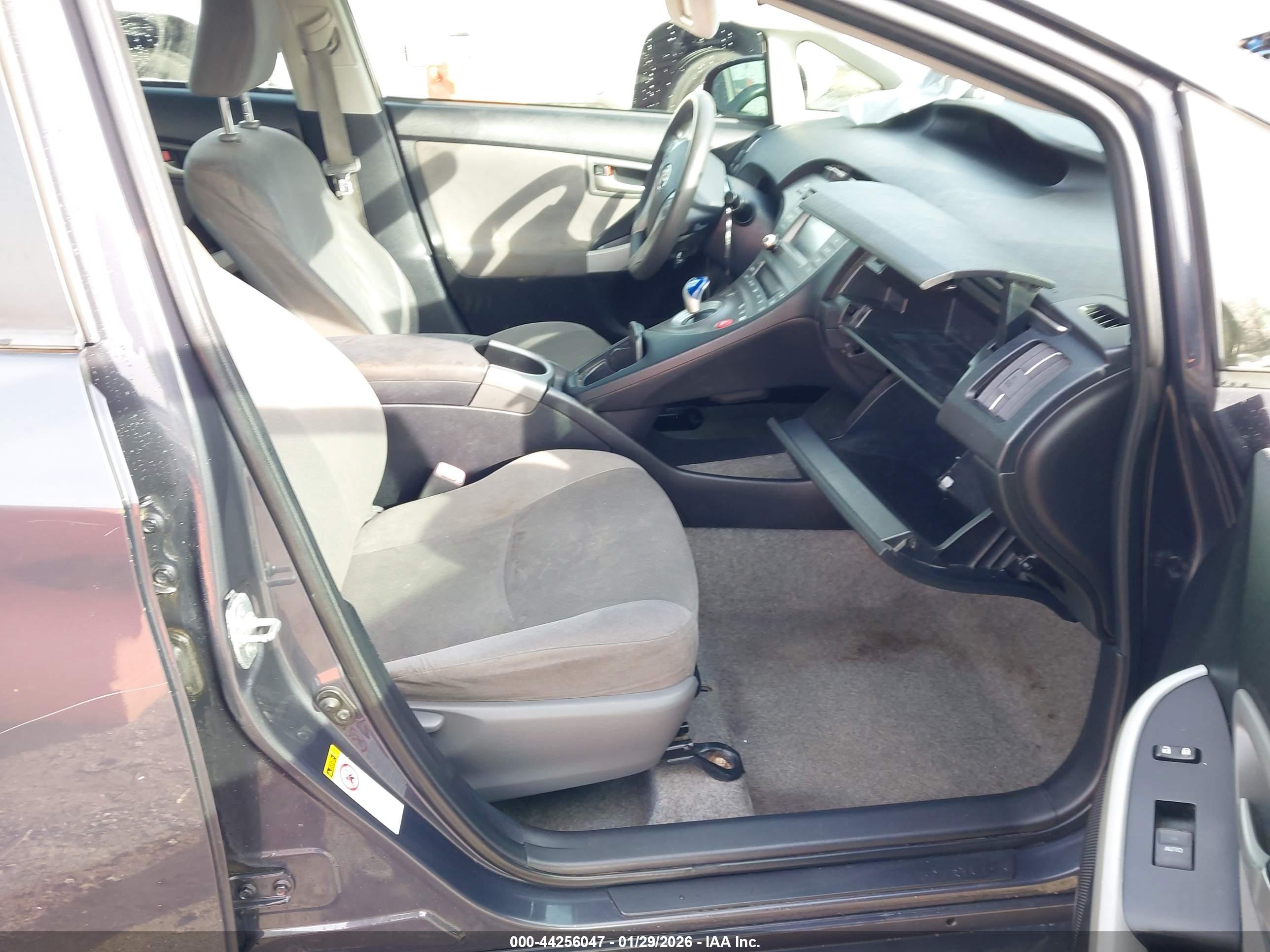 TOYOTA PRIUS image 5