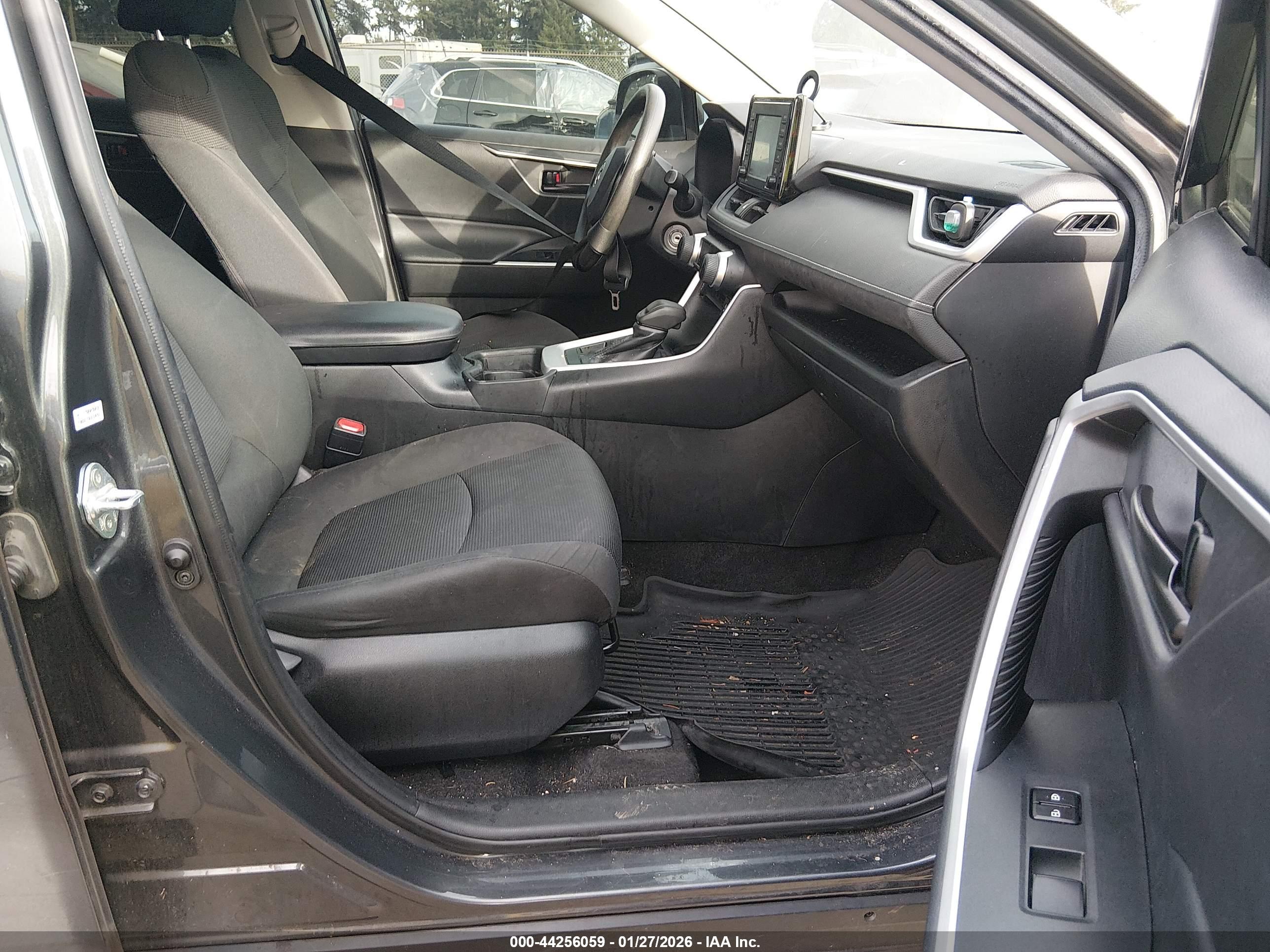 TOYOTA RAV4 image 5