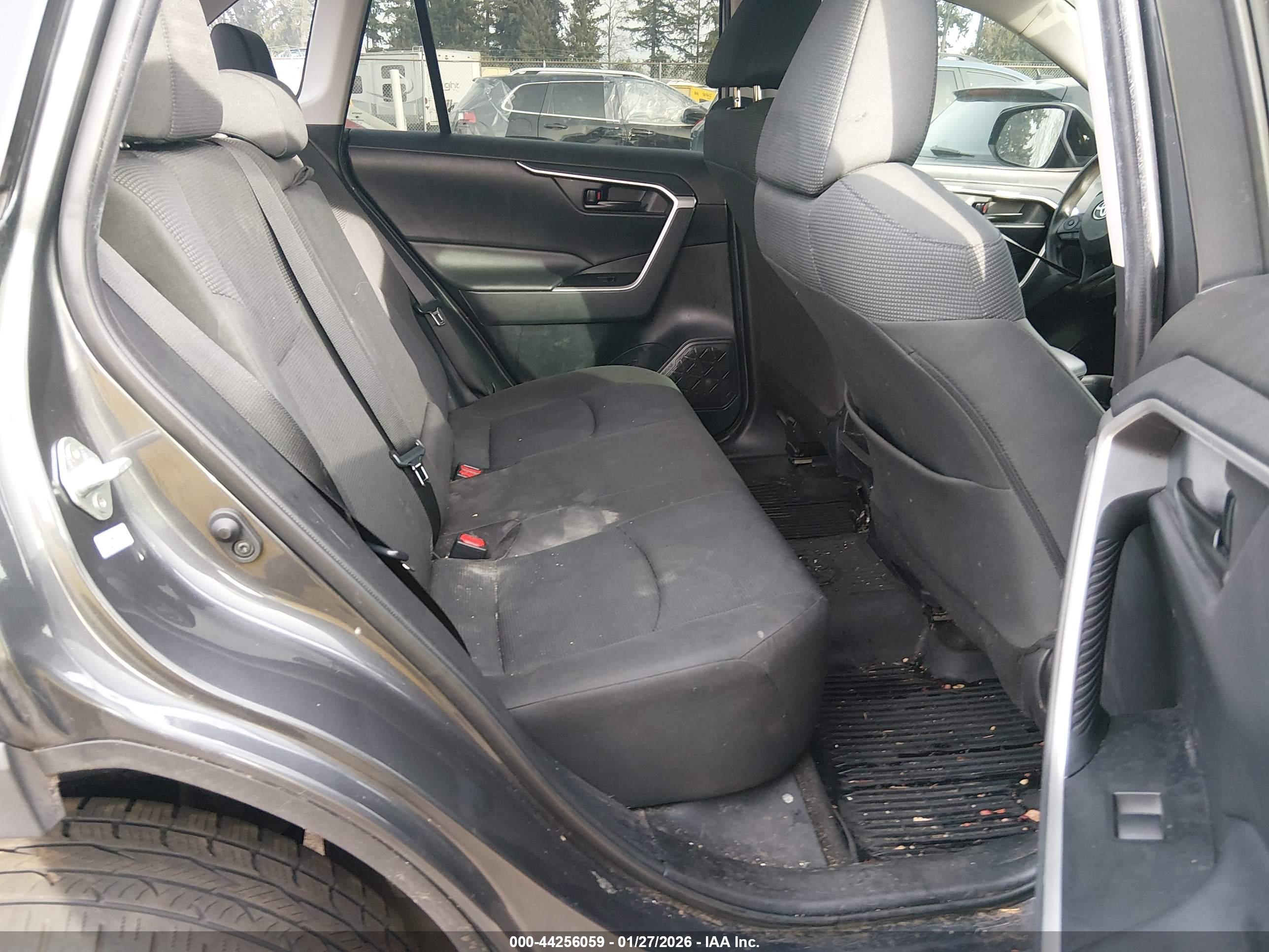 TOYOTA RAV4 image 8