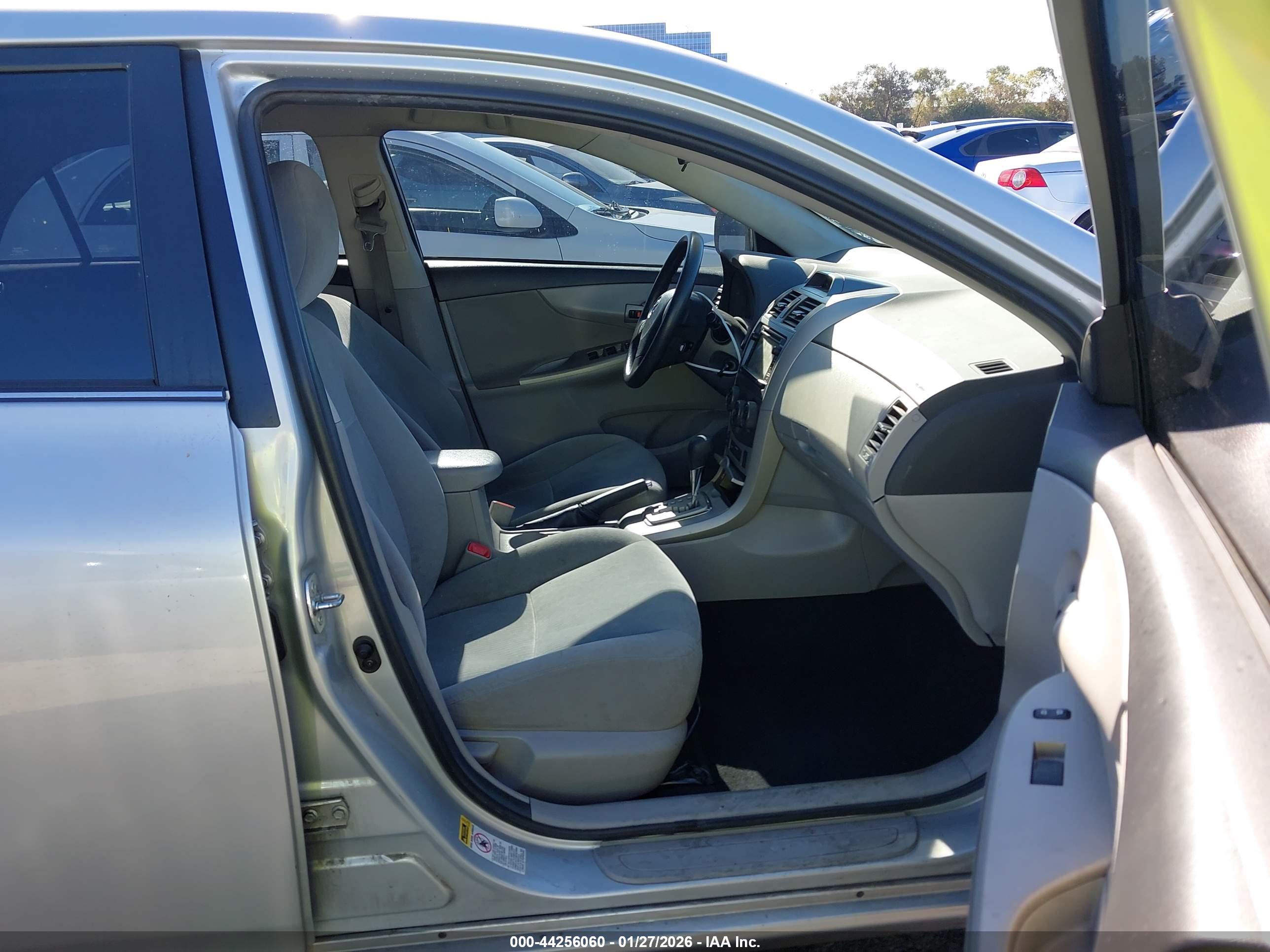 TOYOTA COROLLA image 5