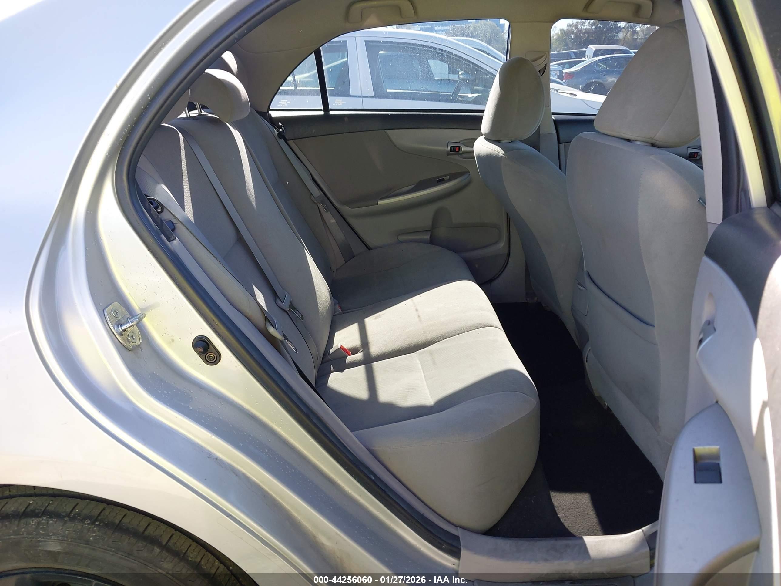 TOYOTA COROLLA image 8