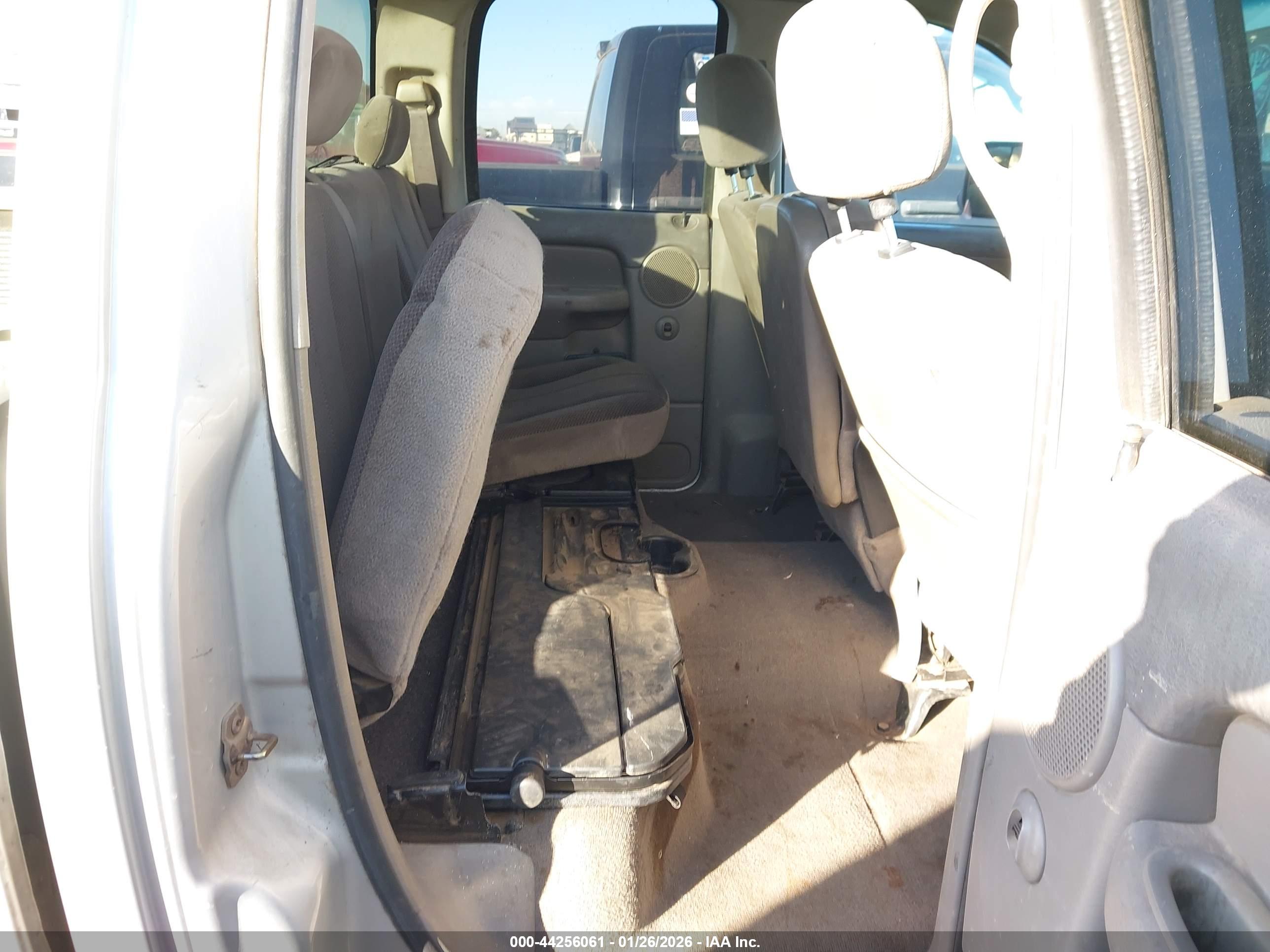 DODGE RAM image 8