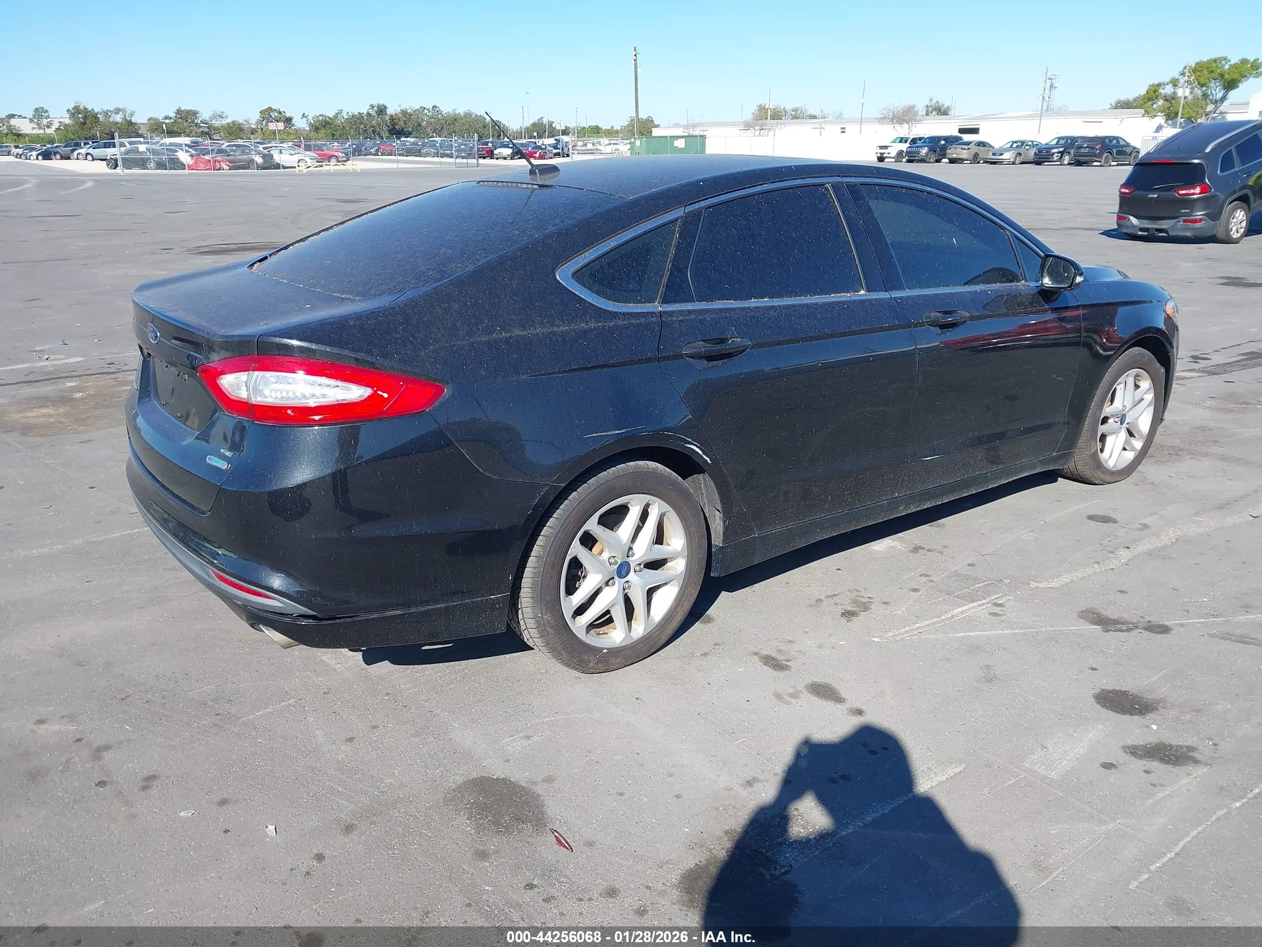 FORD FUSION image 4