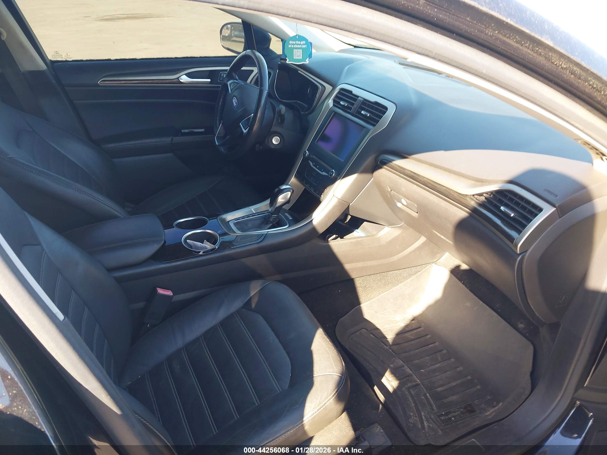 FORD FUSION image 5