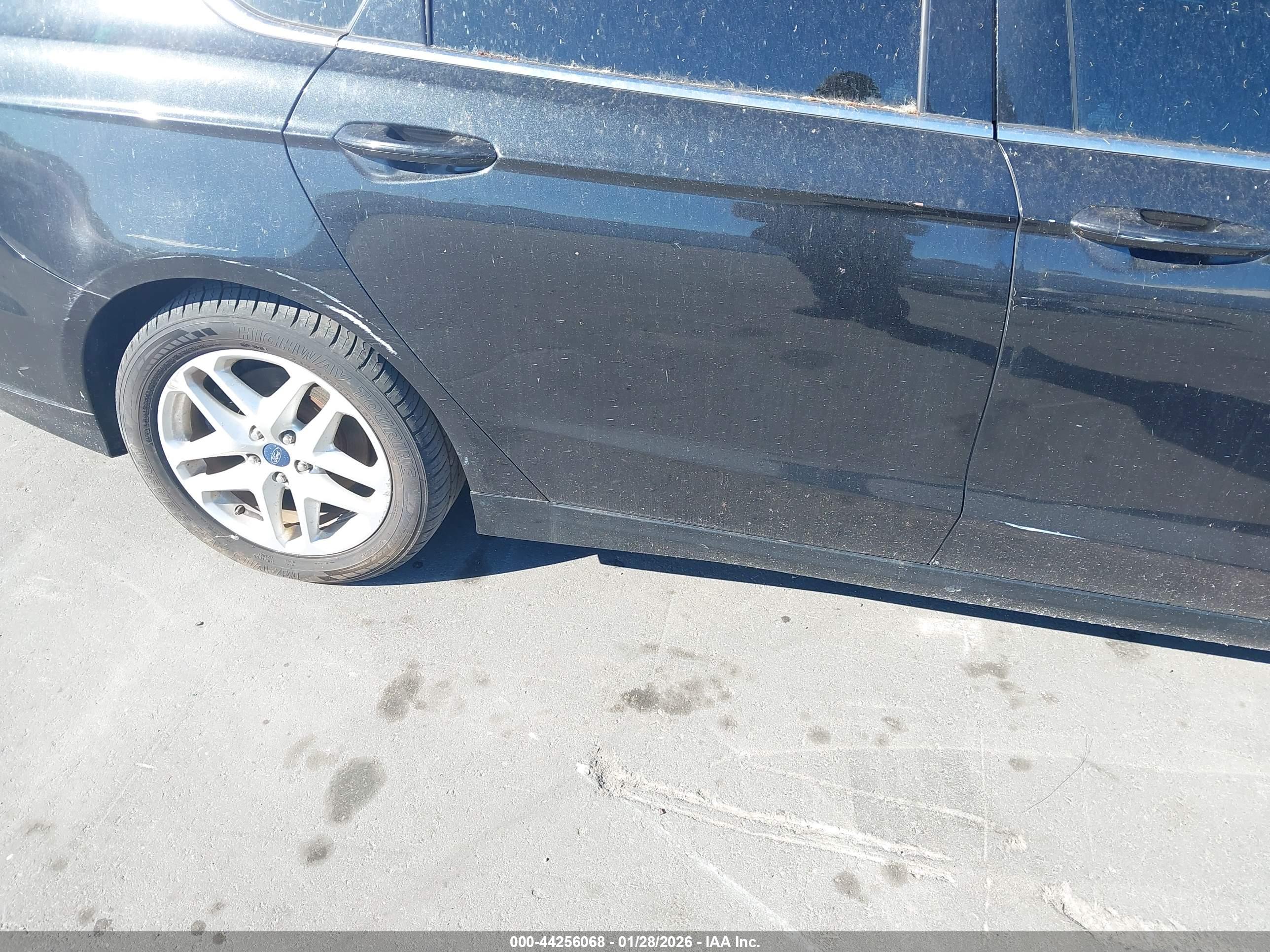 FORD FUSION image 6