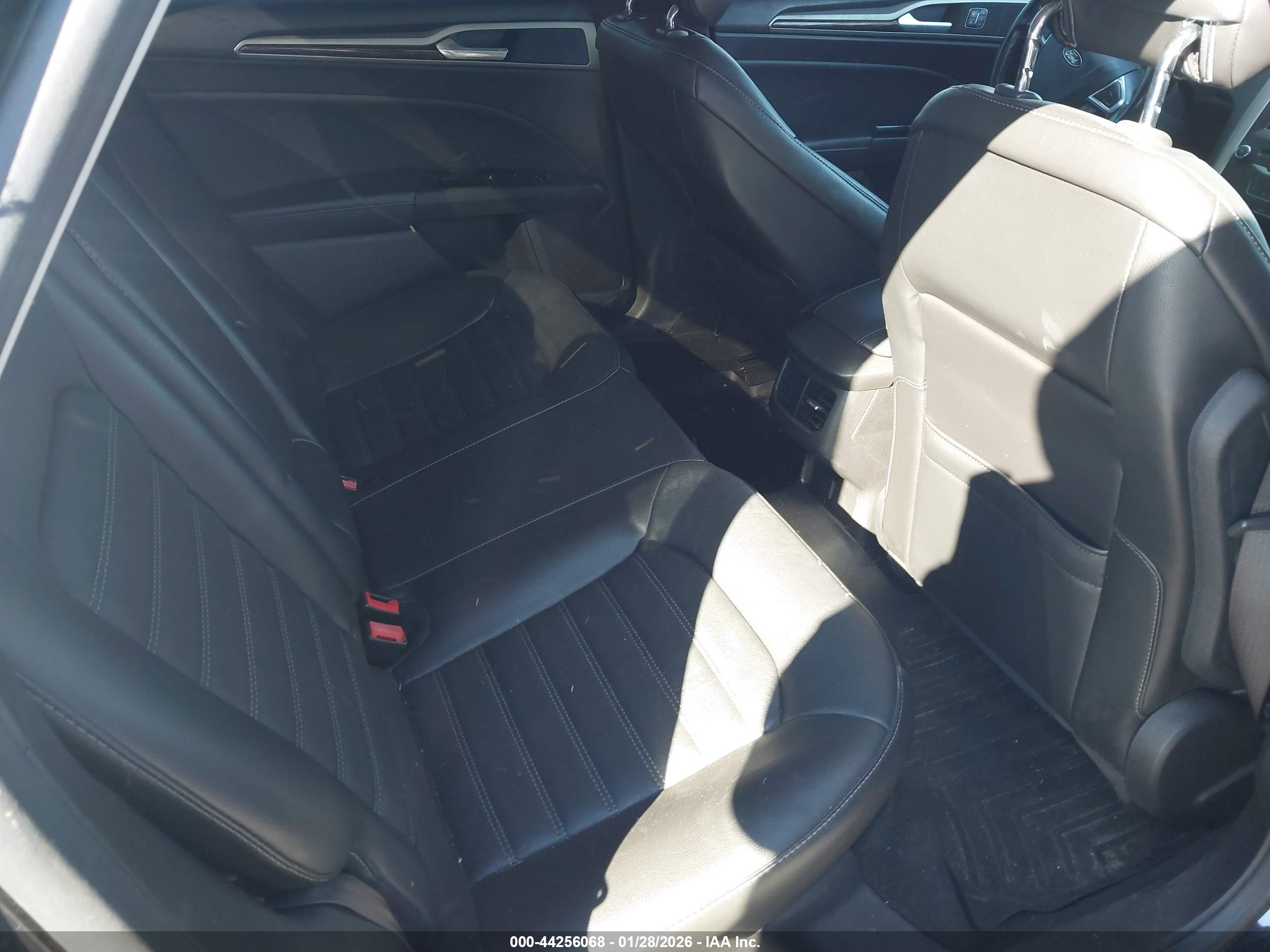 FORD FUSION image 8