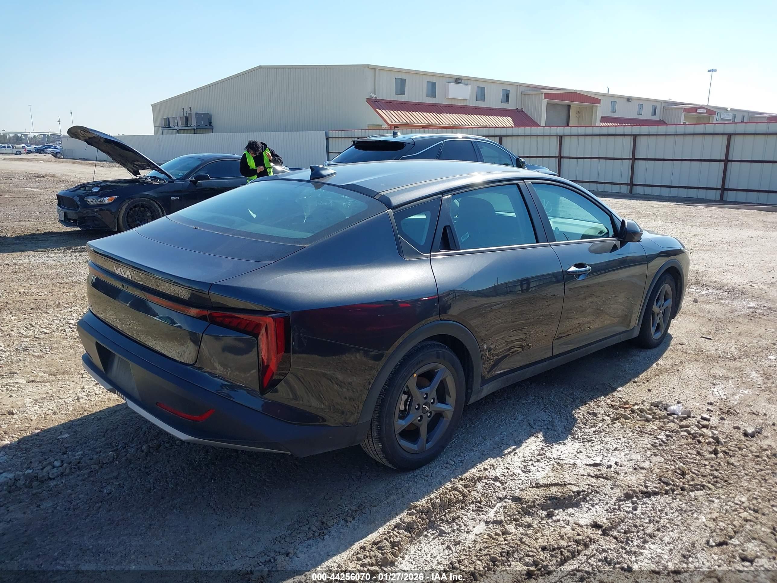 KIA K4 image 4