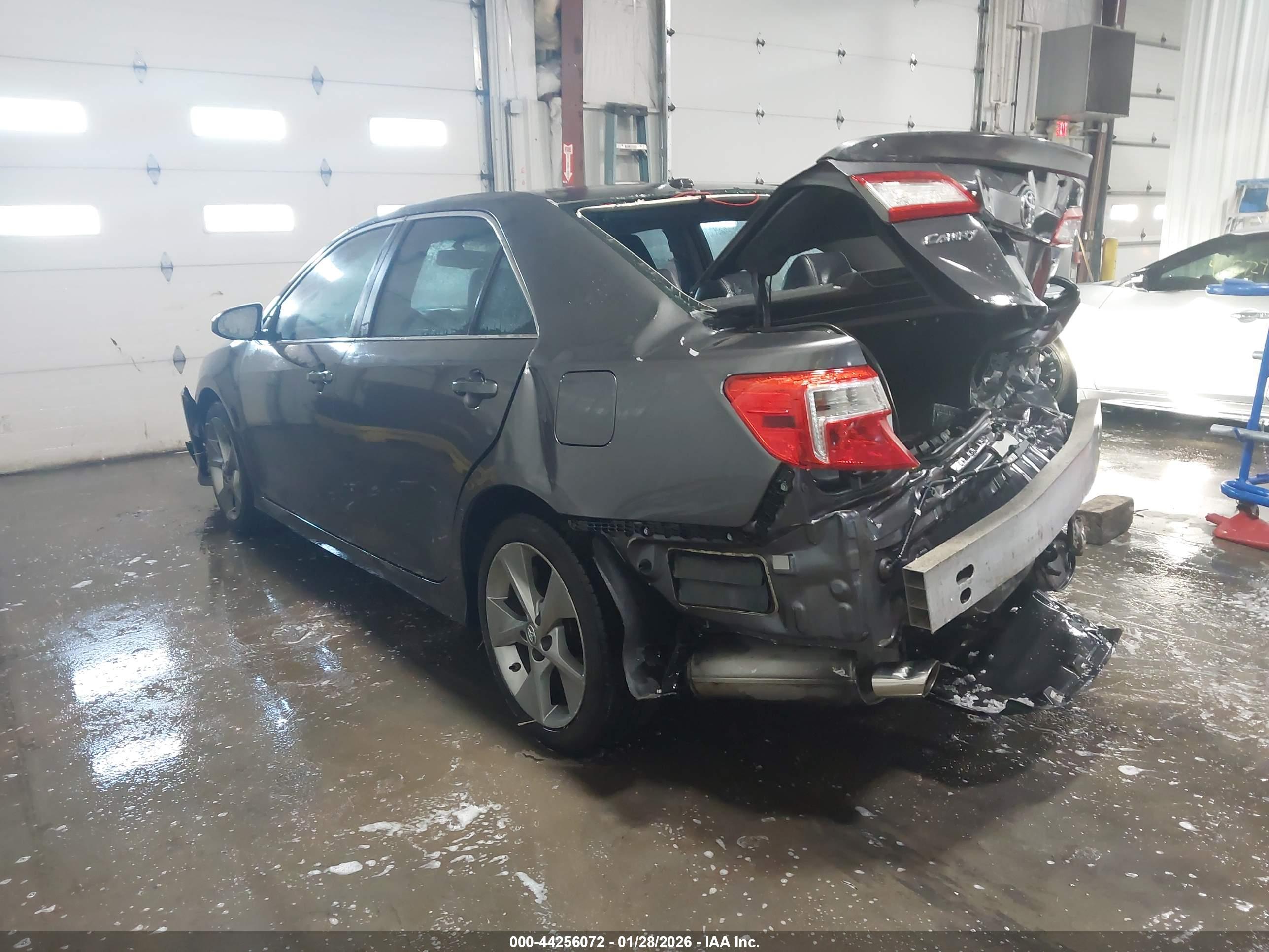 TOYOTA CAMRY image 3