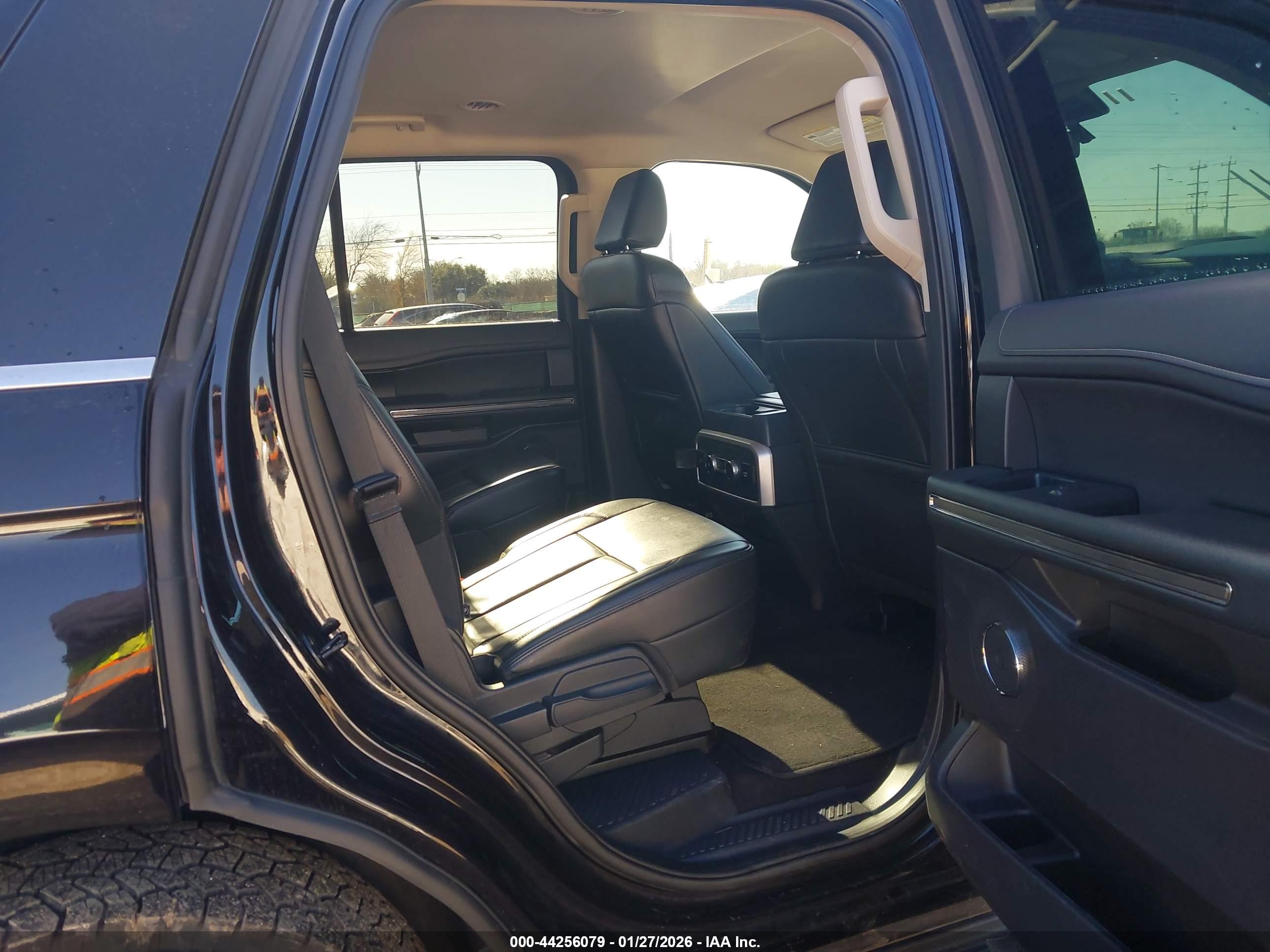 FORD EXPEDITION image 8