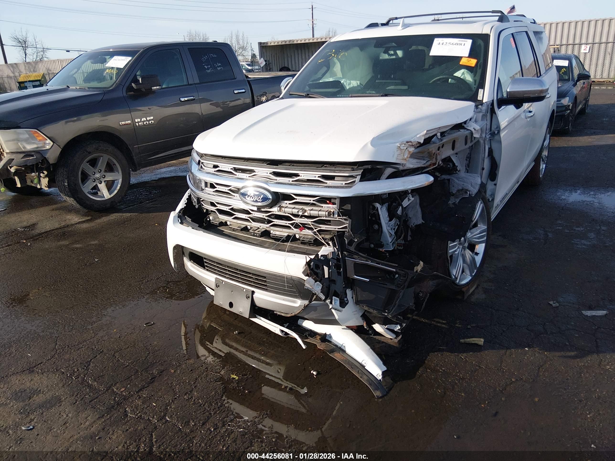 FORD EXPEDITION image 6
