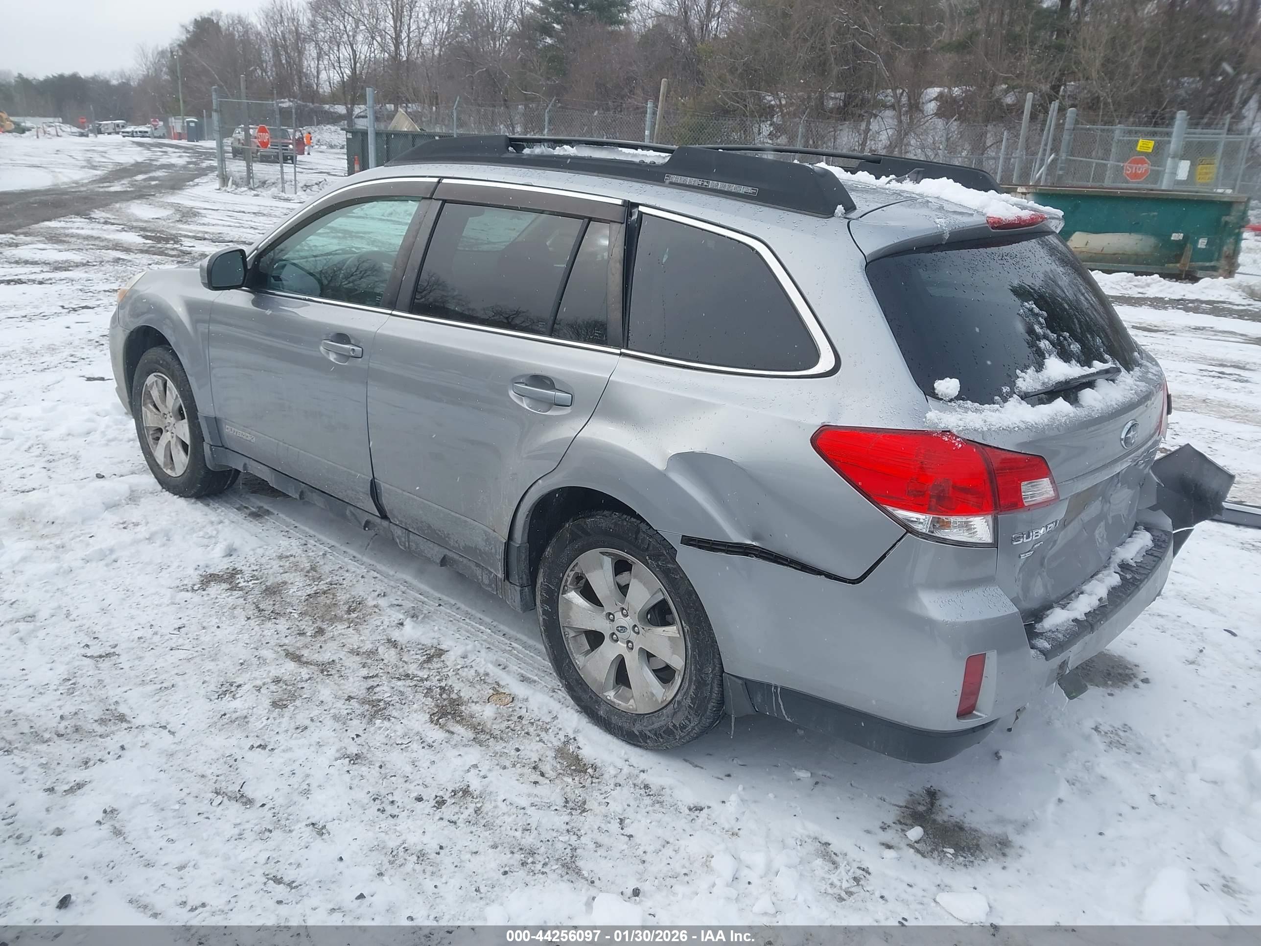 SUBARU OUTBACK image 3
