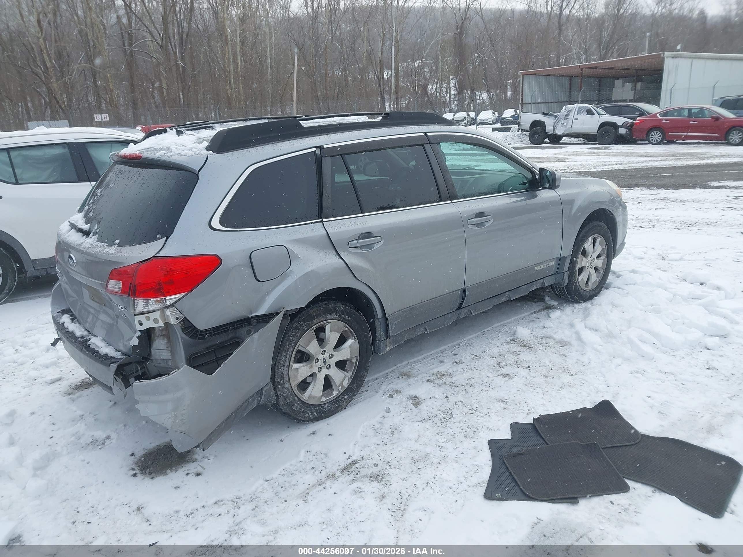 SUBARU OUTBACK image 4