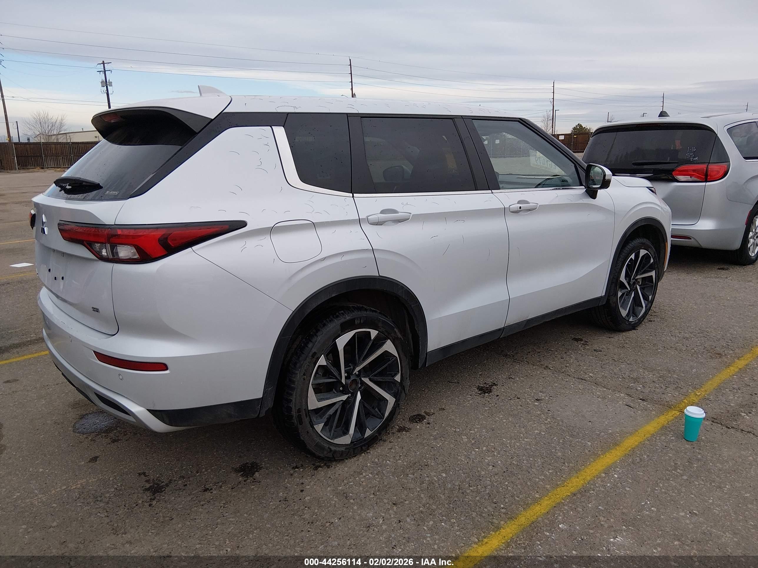 MITSUBISHI OUTLANDER image 4