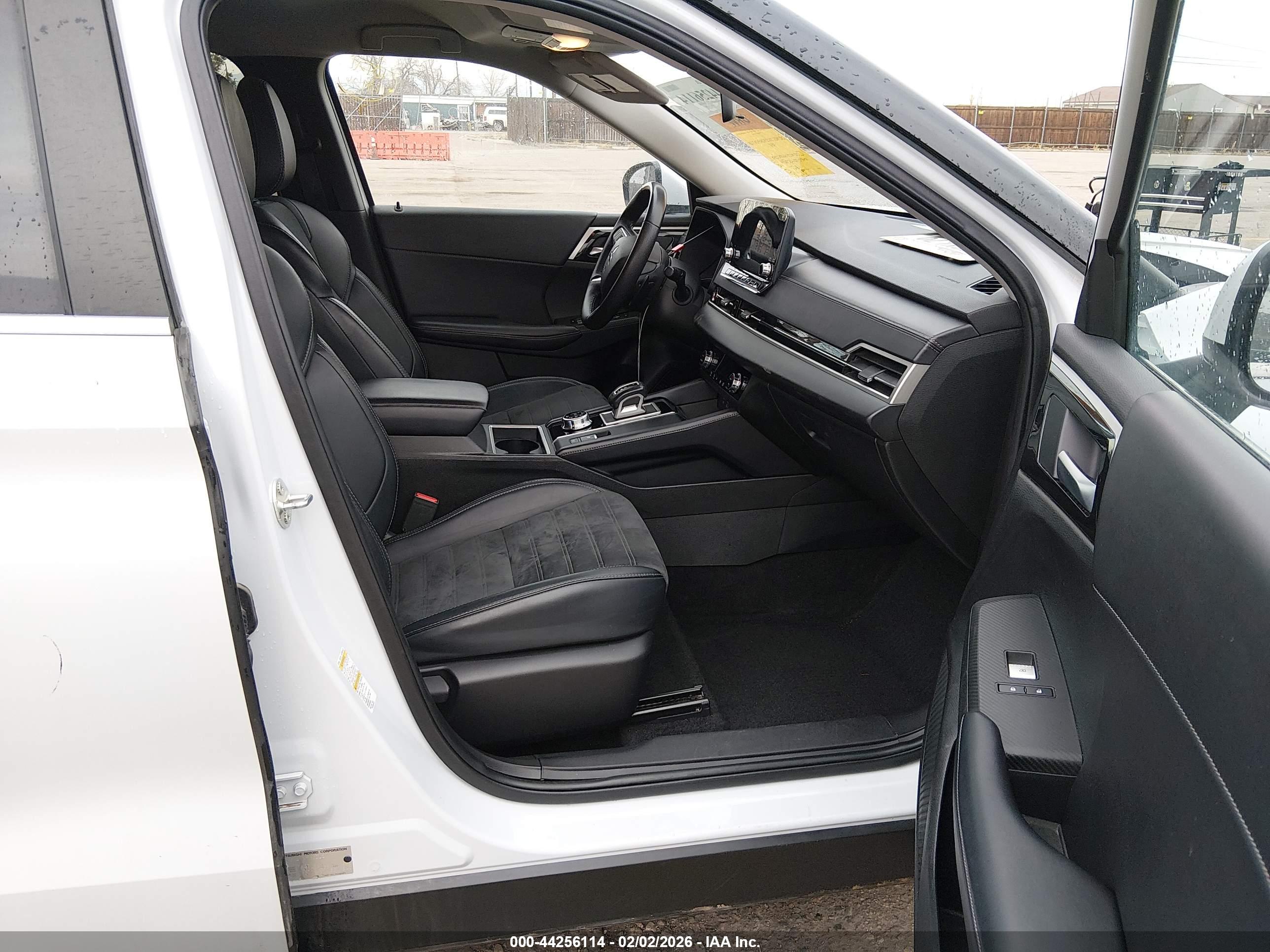 MITSUBISHI OUTLANDER image 5