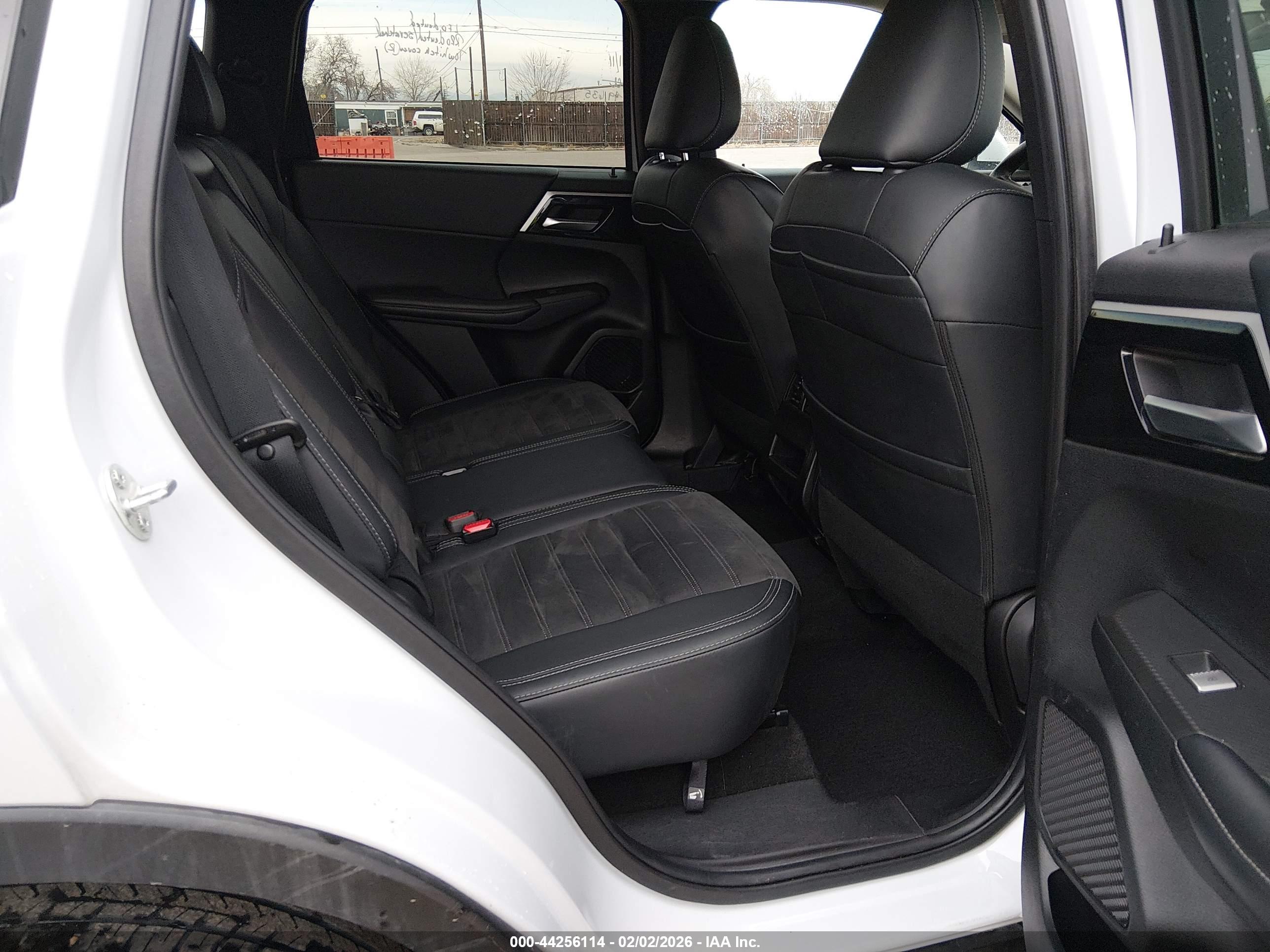MITSUBISHI OUTLANDER image 8