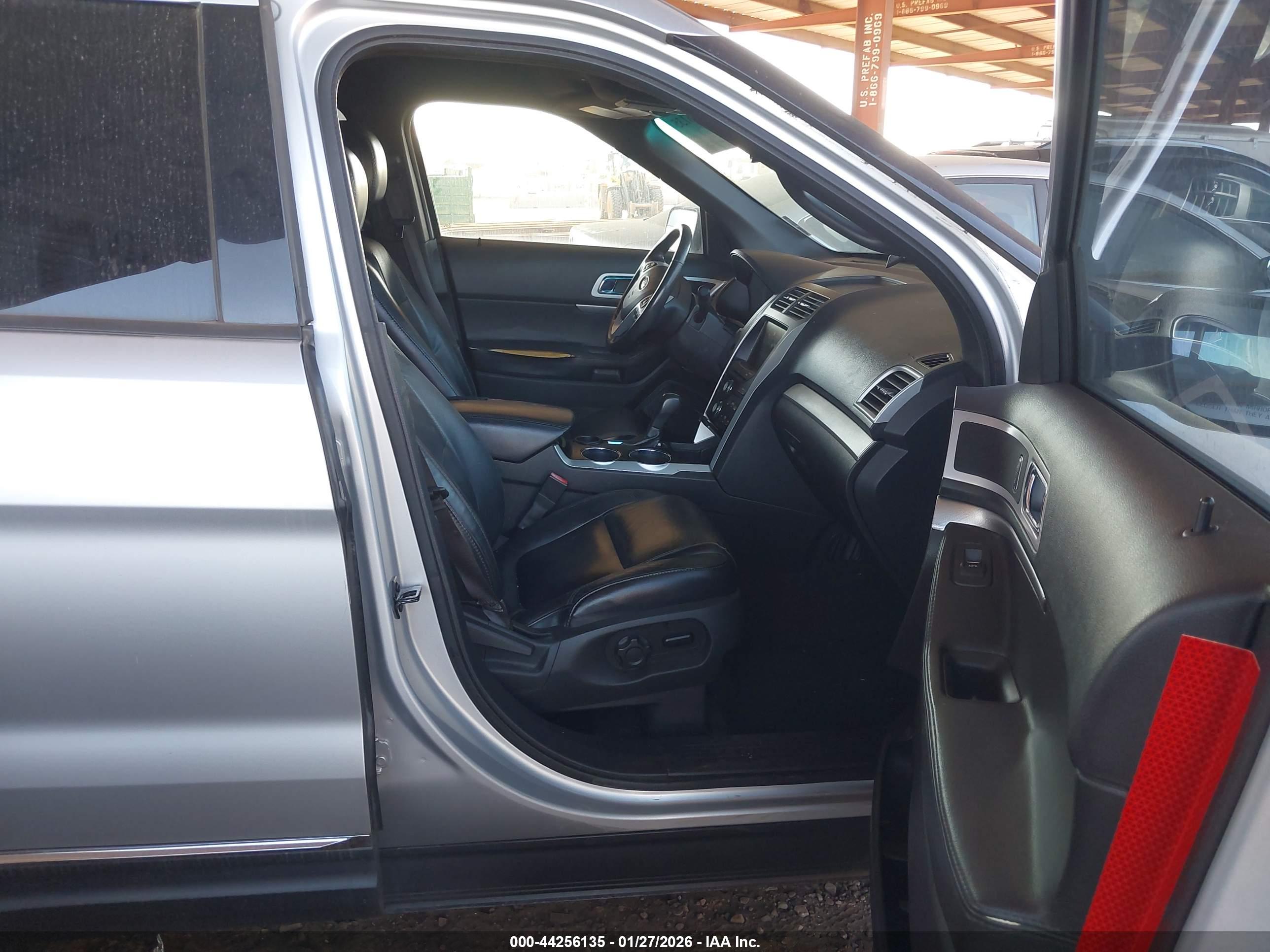 FORD EXPLORER image 5