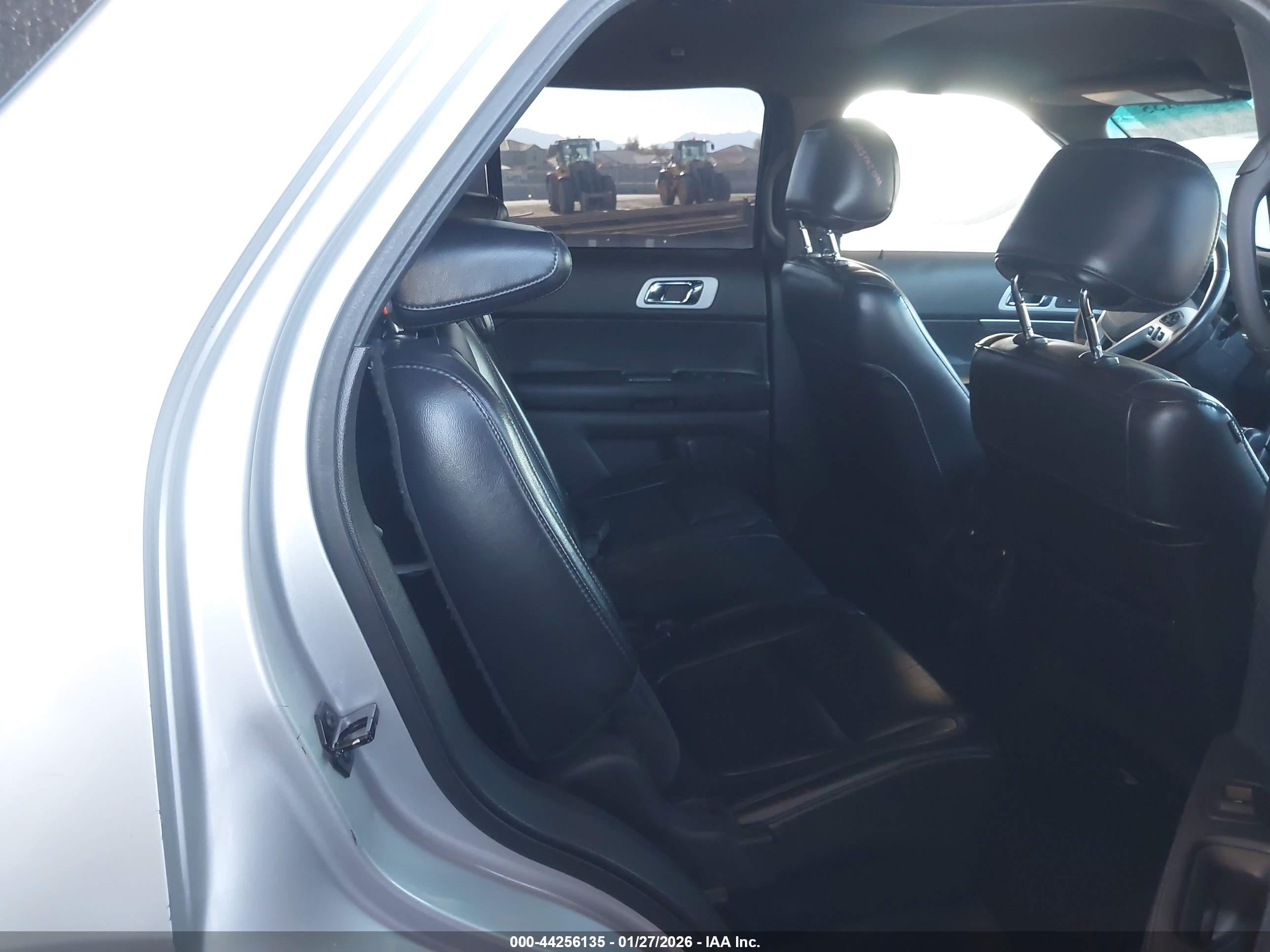 FORD EXPLORER image 8