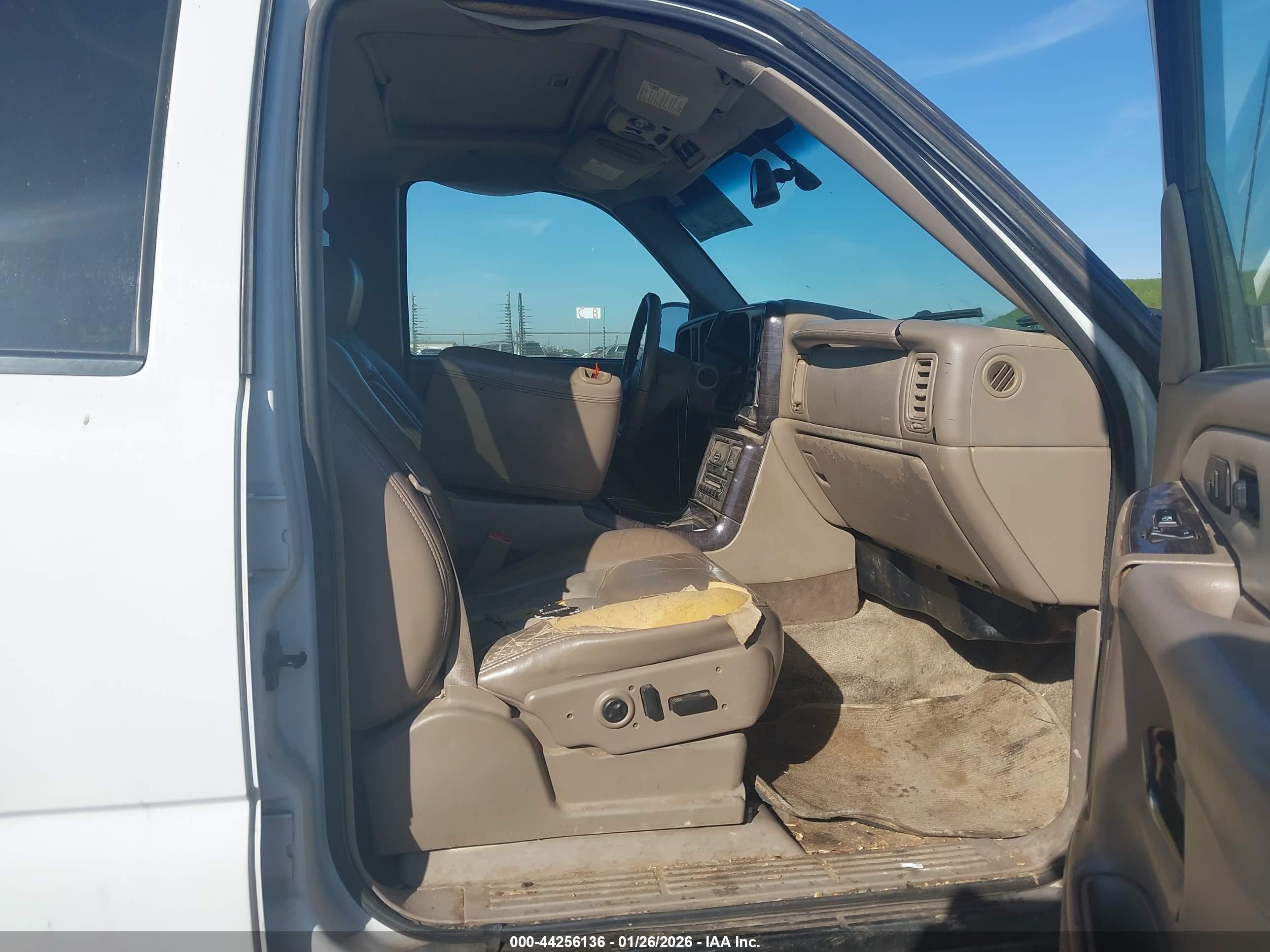 GMC YUKON image 5