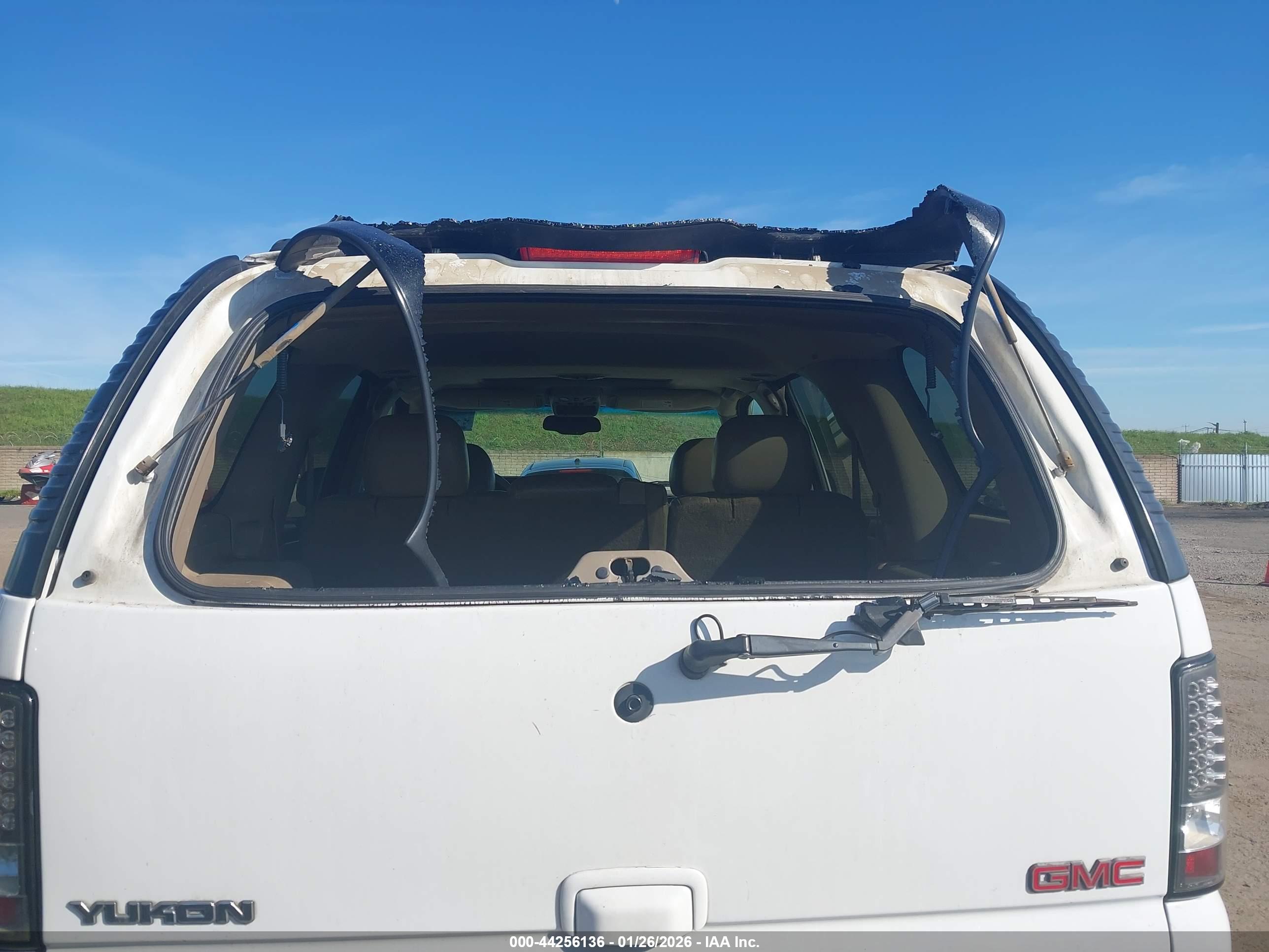 GMC YUKON image 6