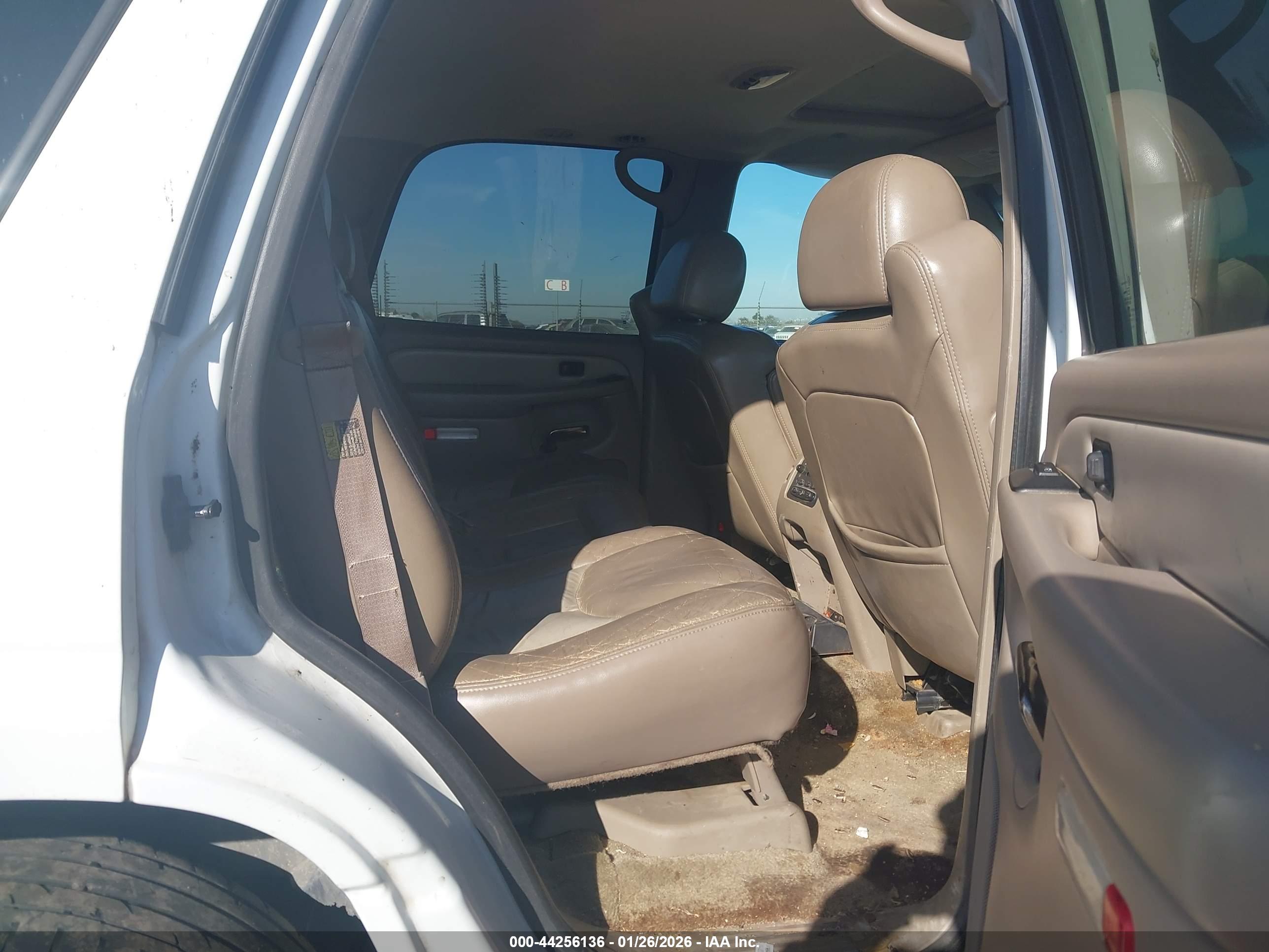 GMC YUKON image 8