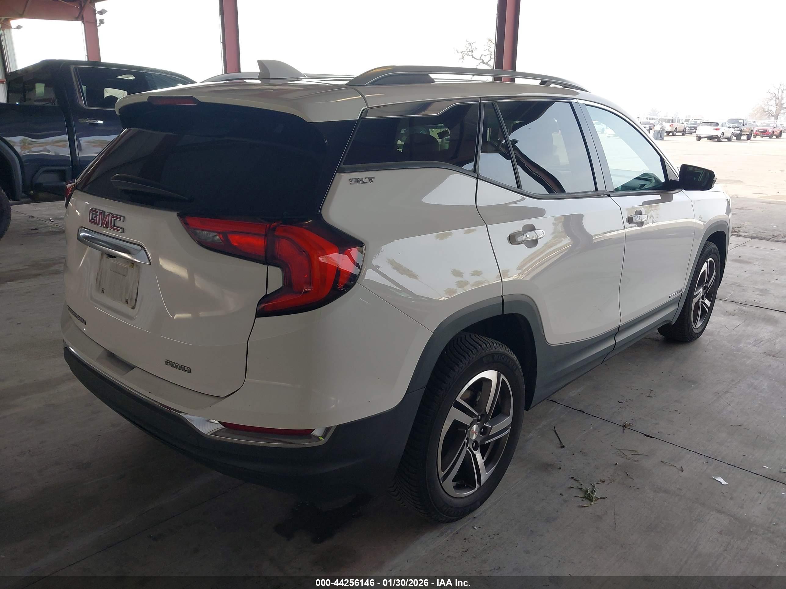 GMC TERRAIN image 4
