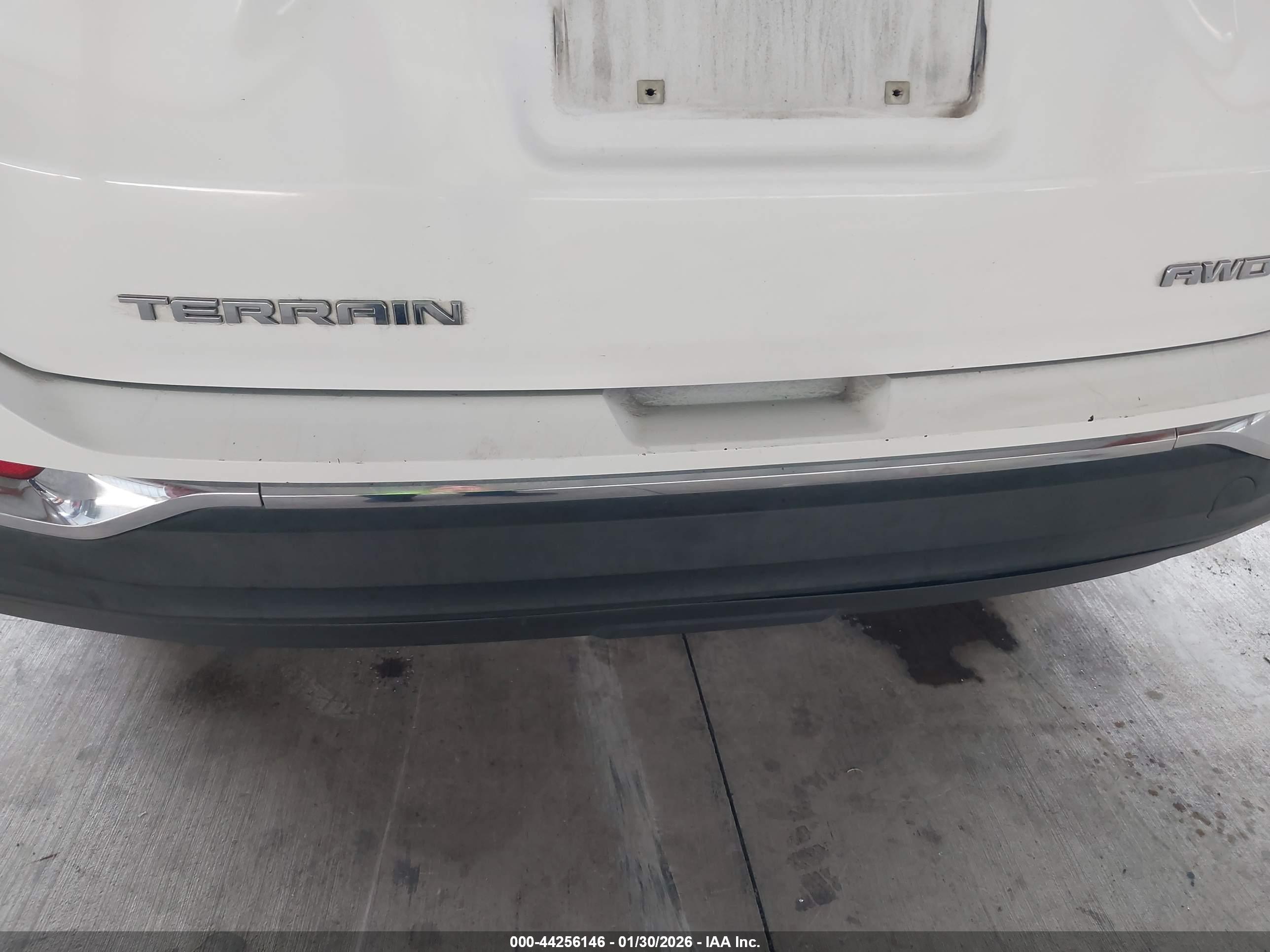 GMC TERRAIN image 6
