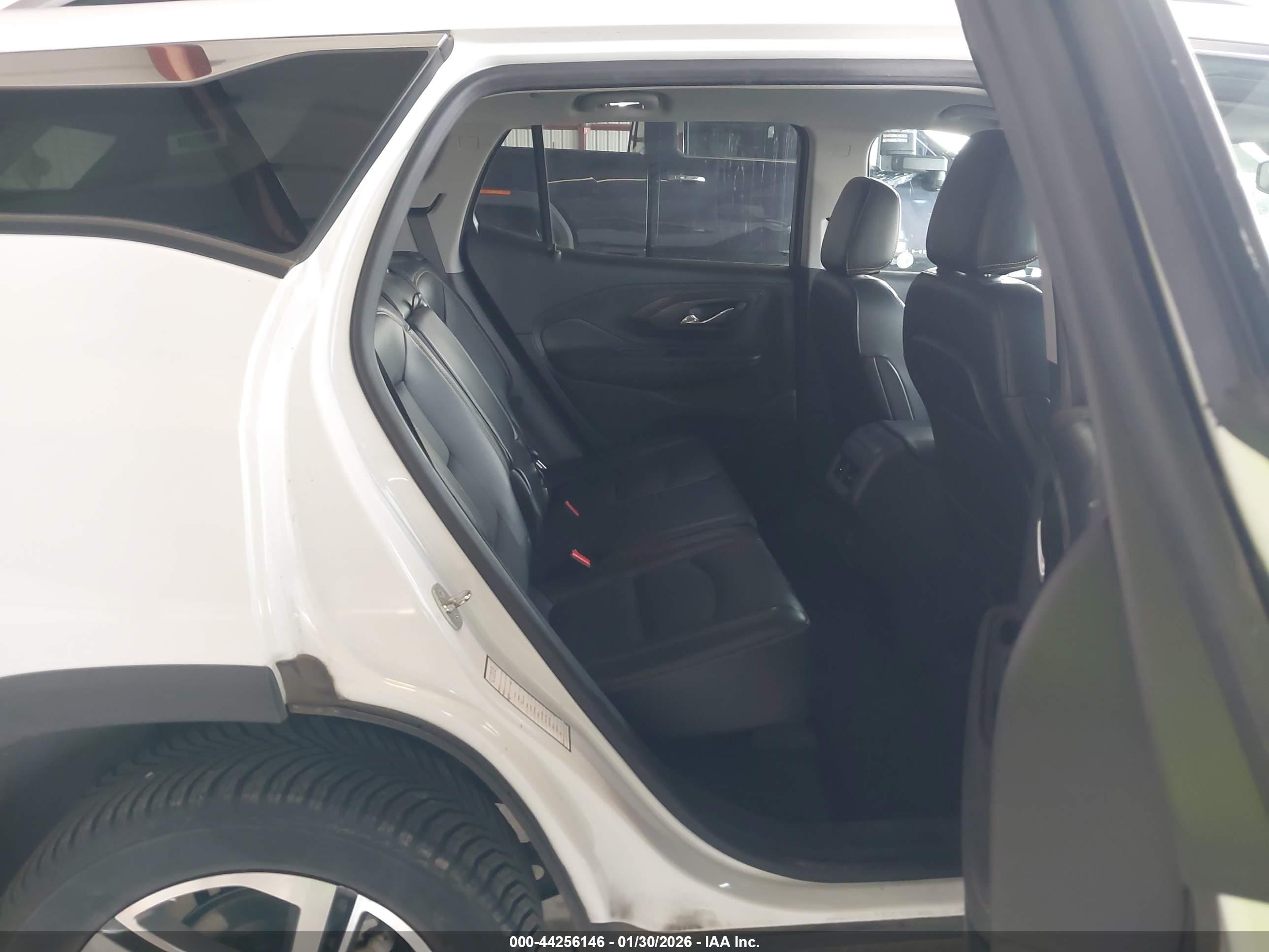 GMC TERRAIN image 8