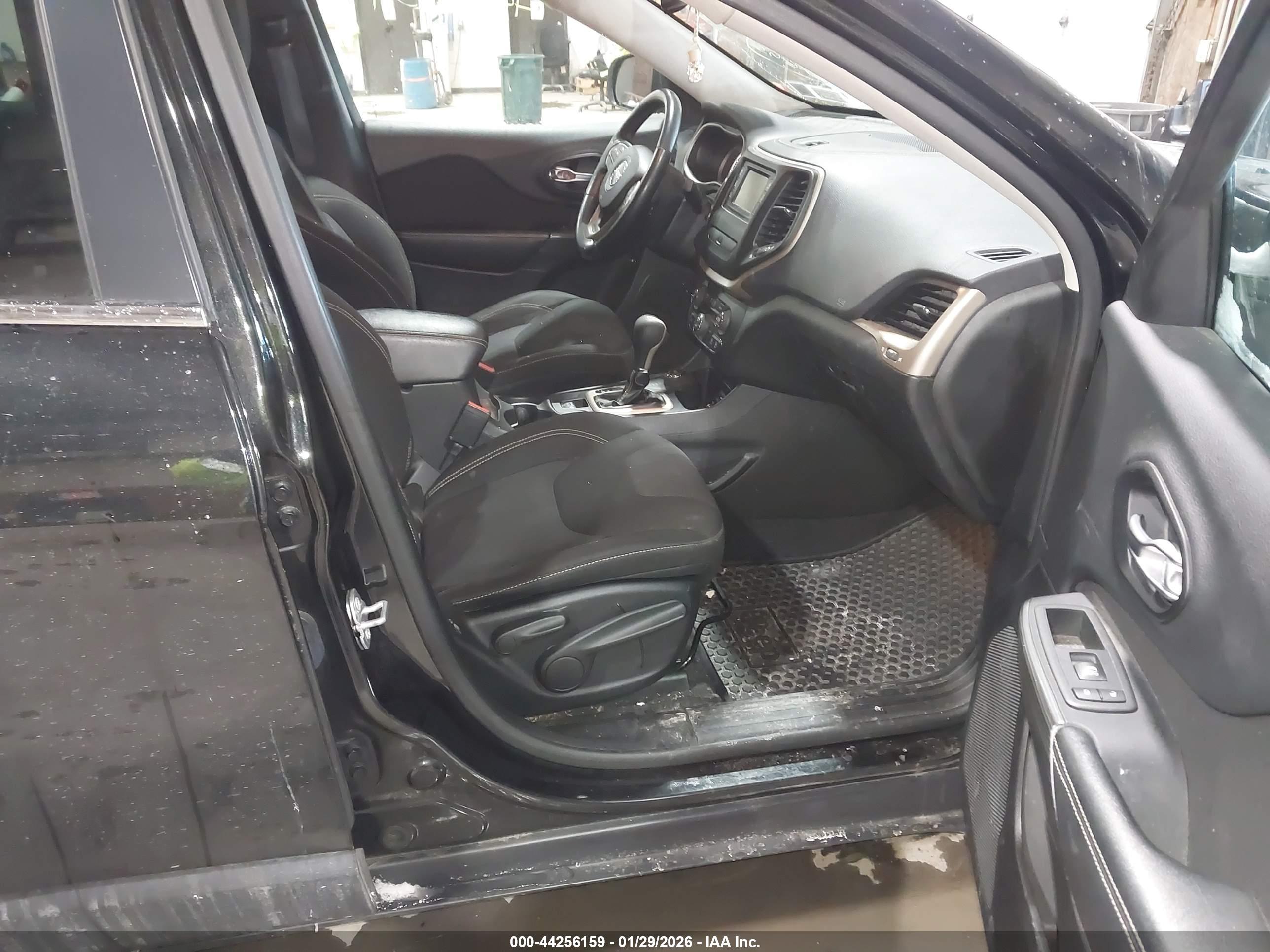 JEEP CHEROKEE image 5