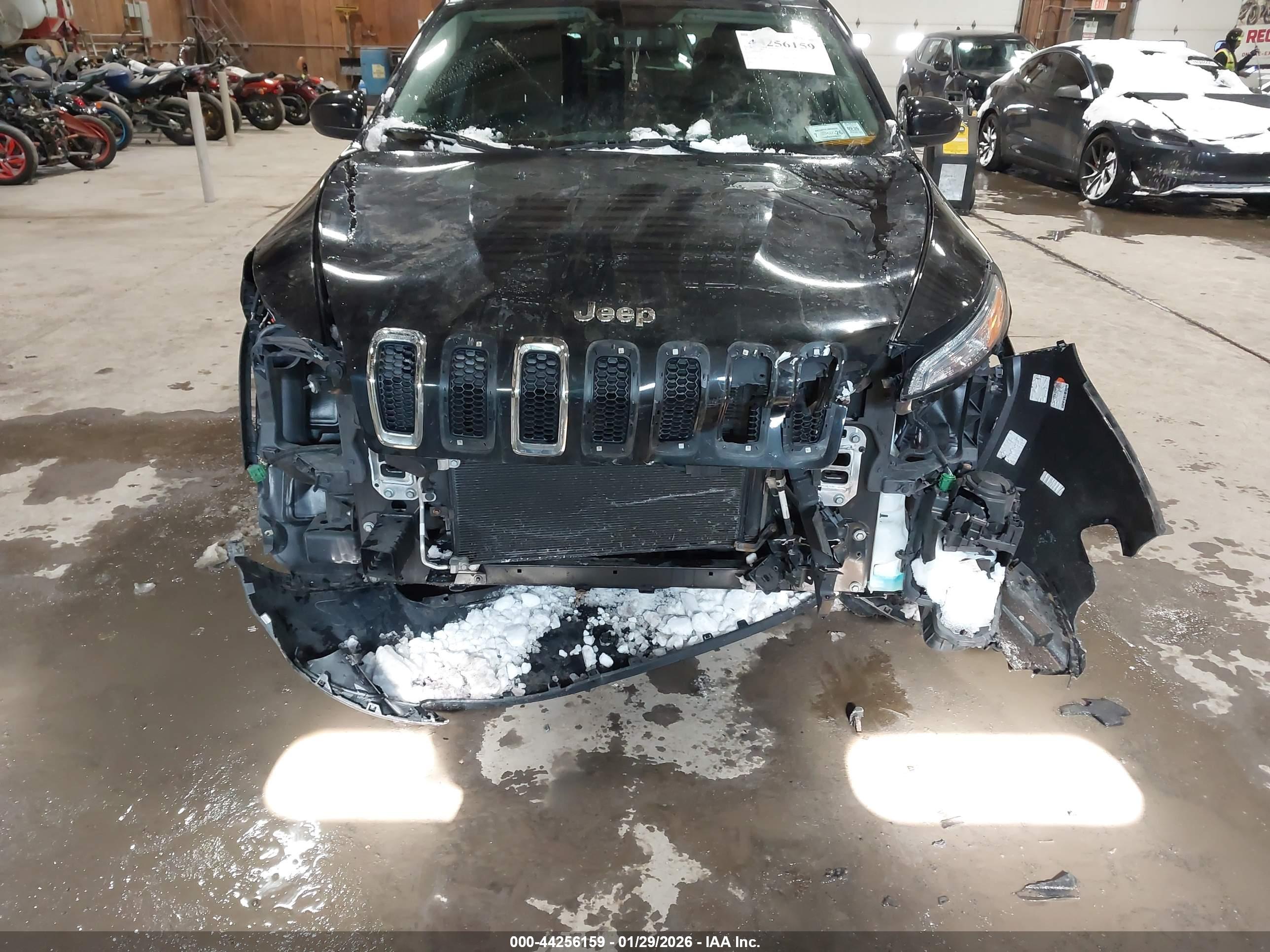 JEEP CHEROKEE image 6