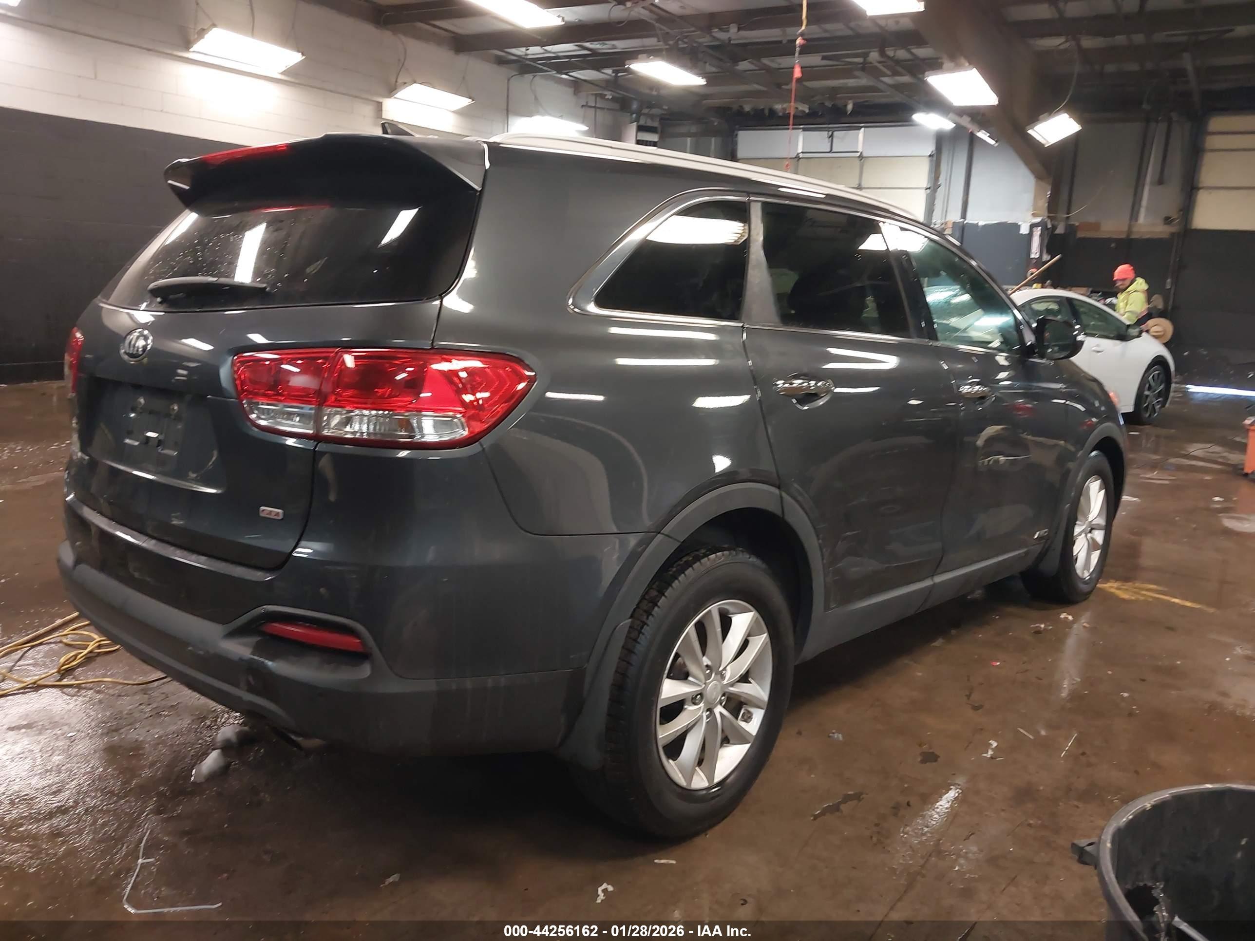 KIA SORENTO image 4