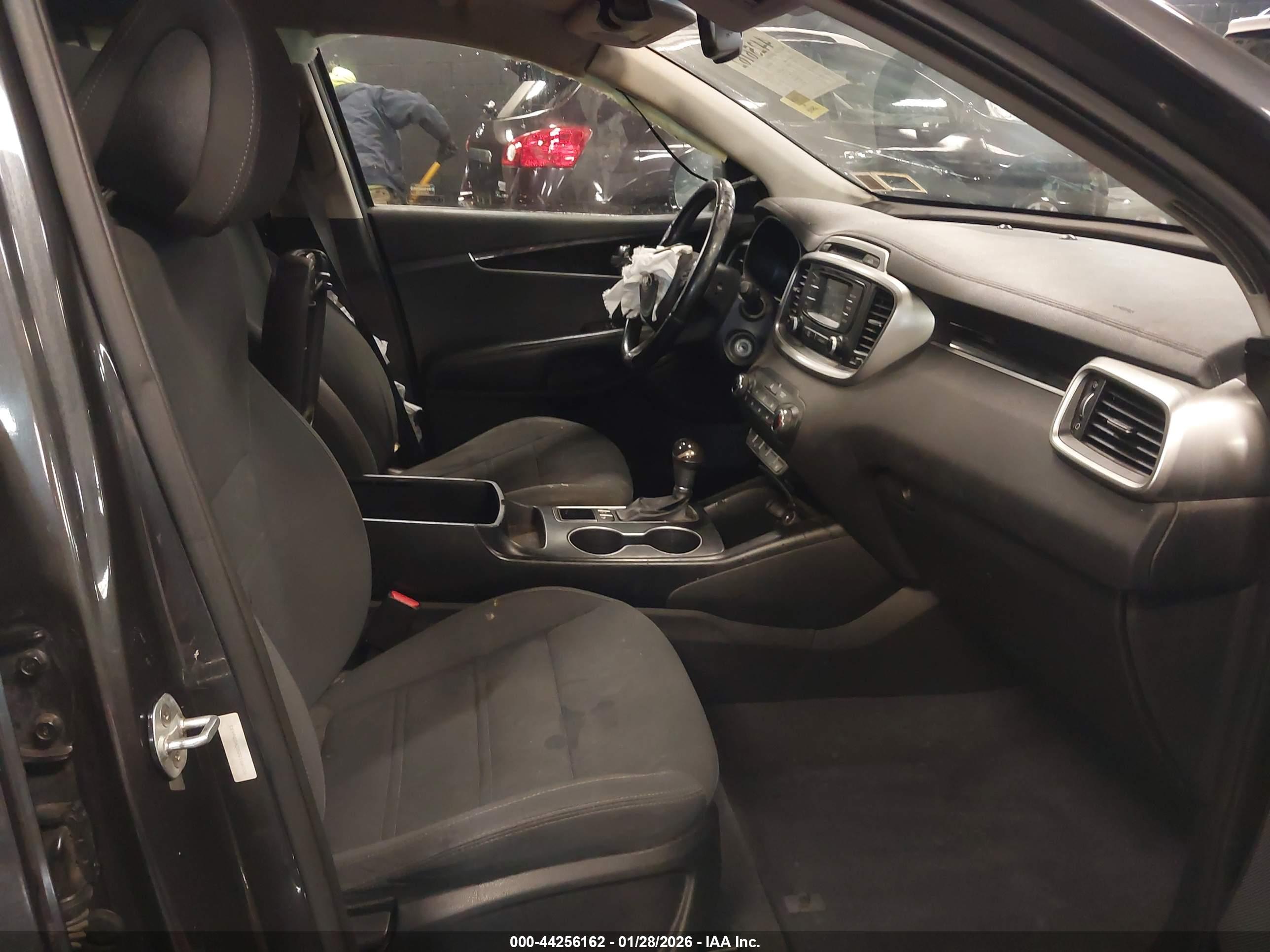 KIA SORENTO image 5
