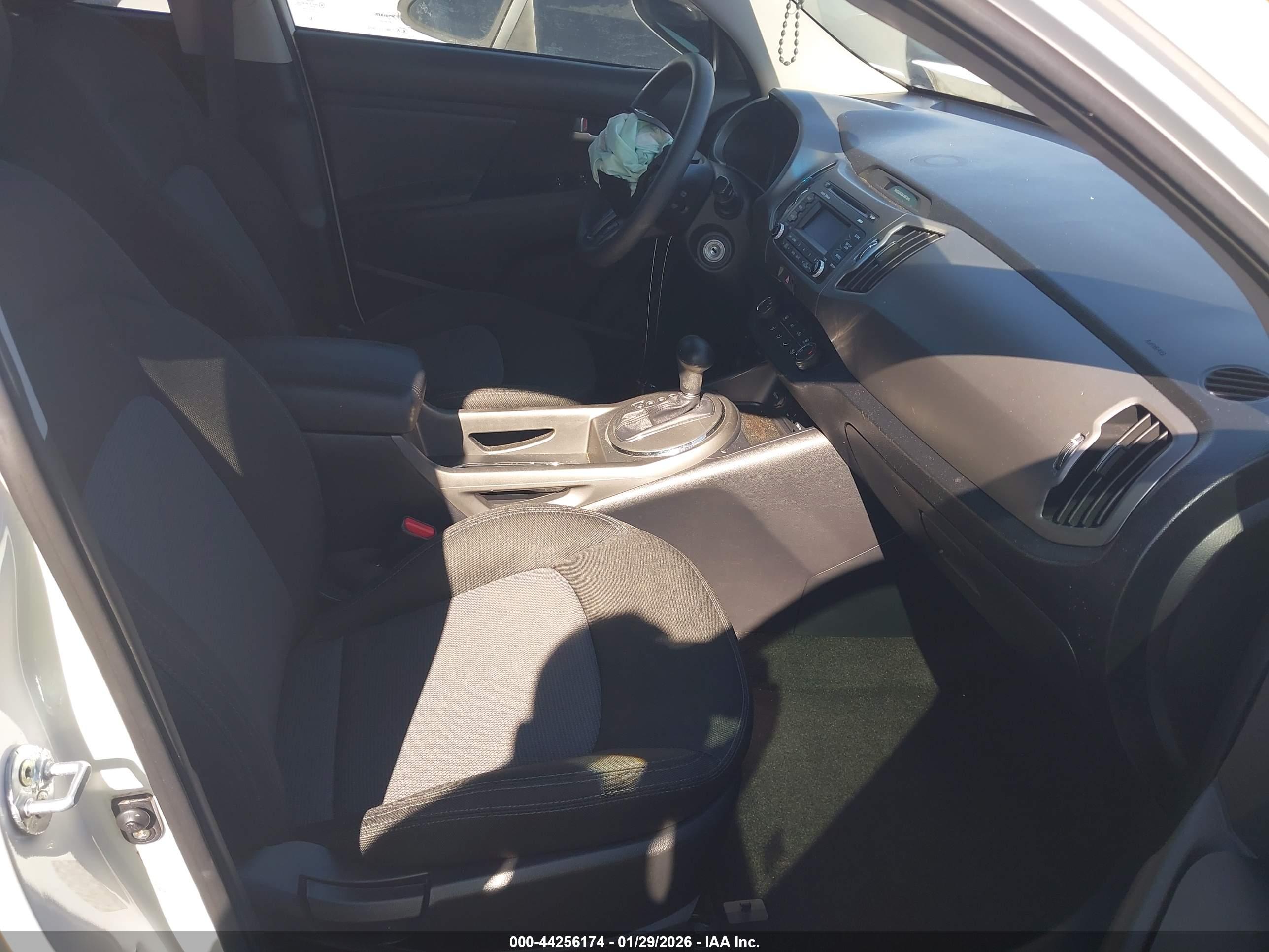 KIA SPORTAGE image 5