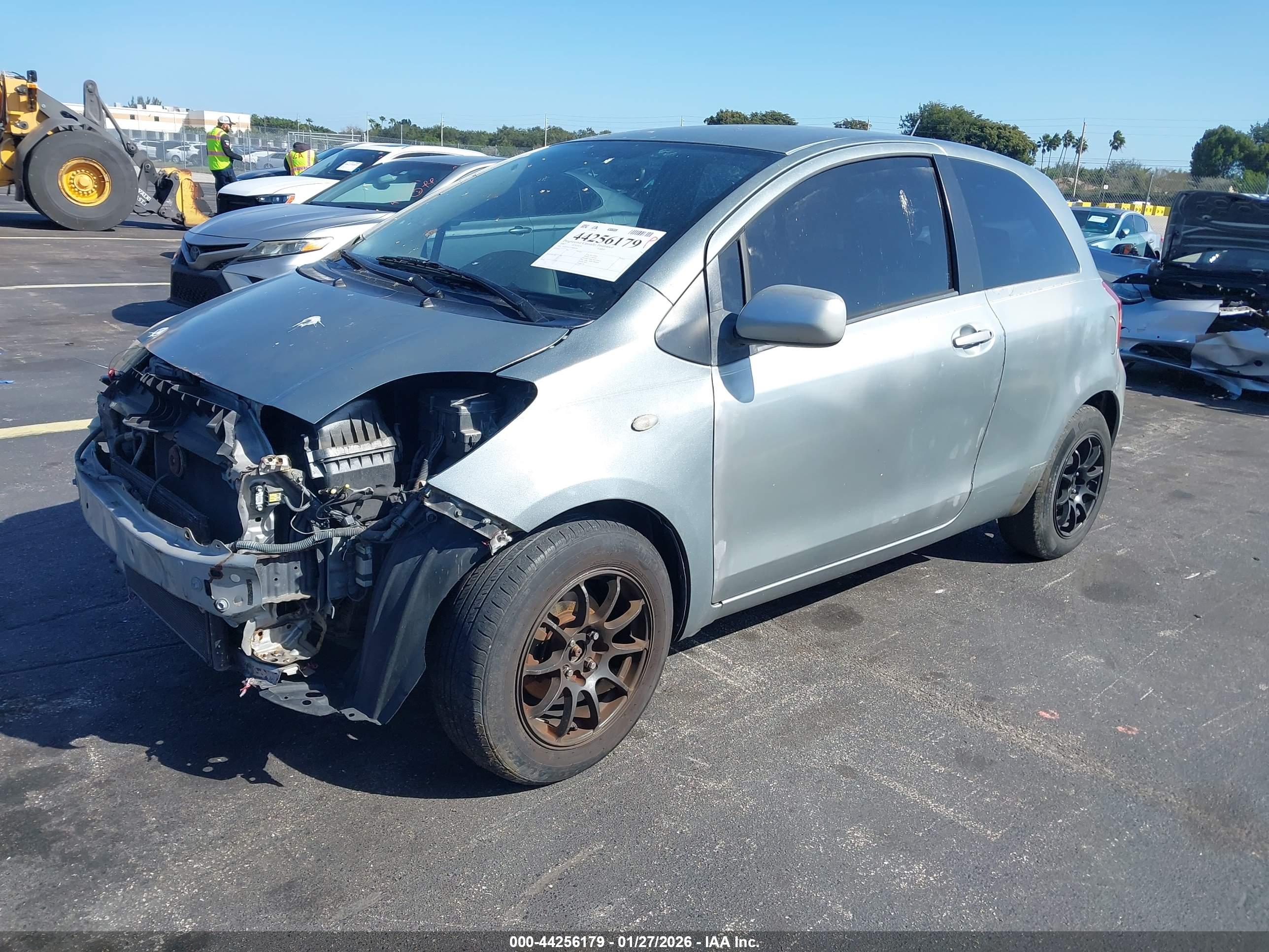 TOYOTA YARIS image 2