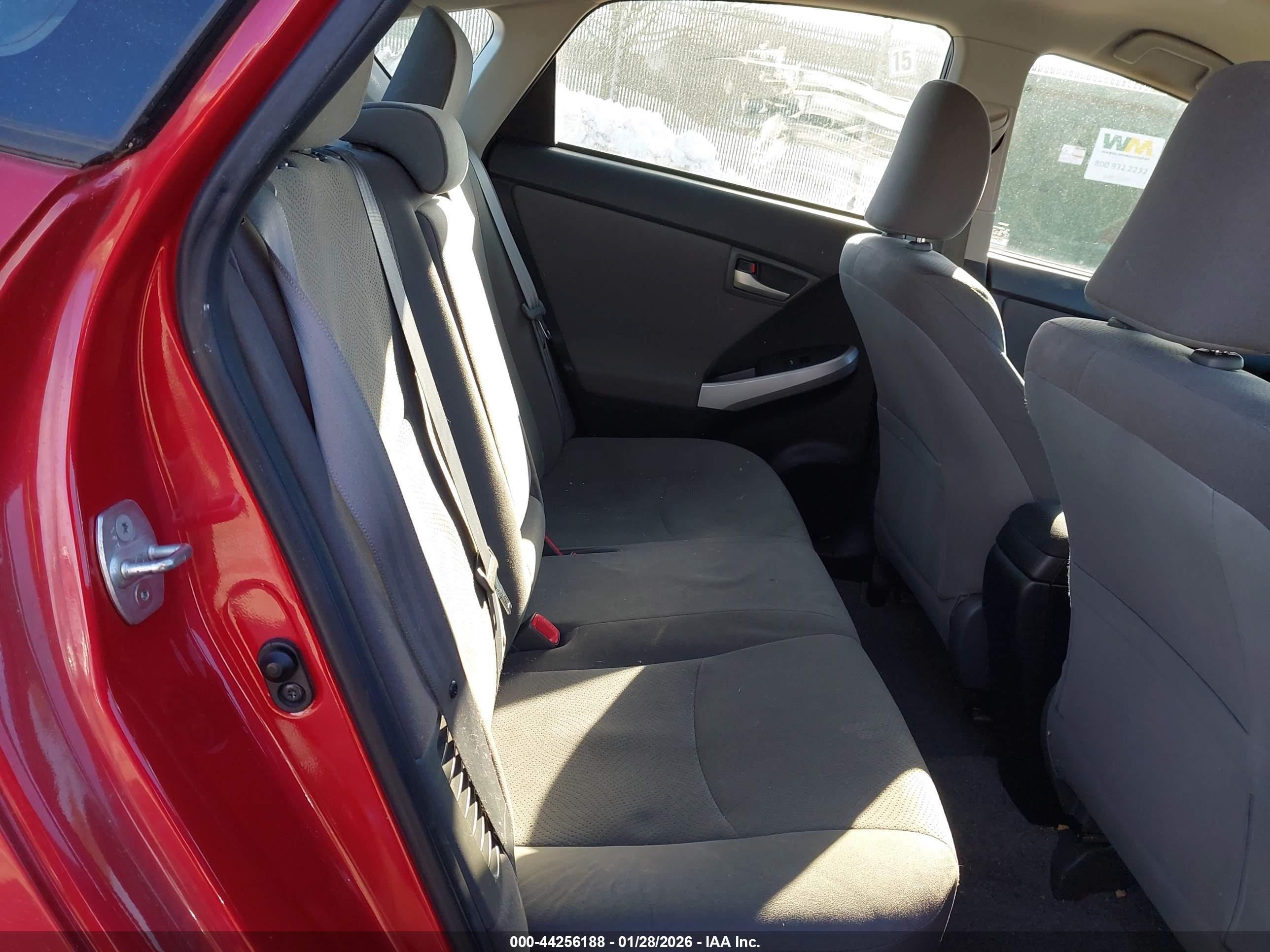 TOYOTA PRIUS image 8