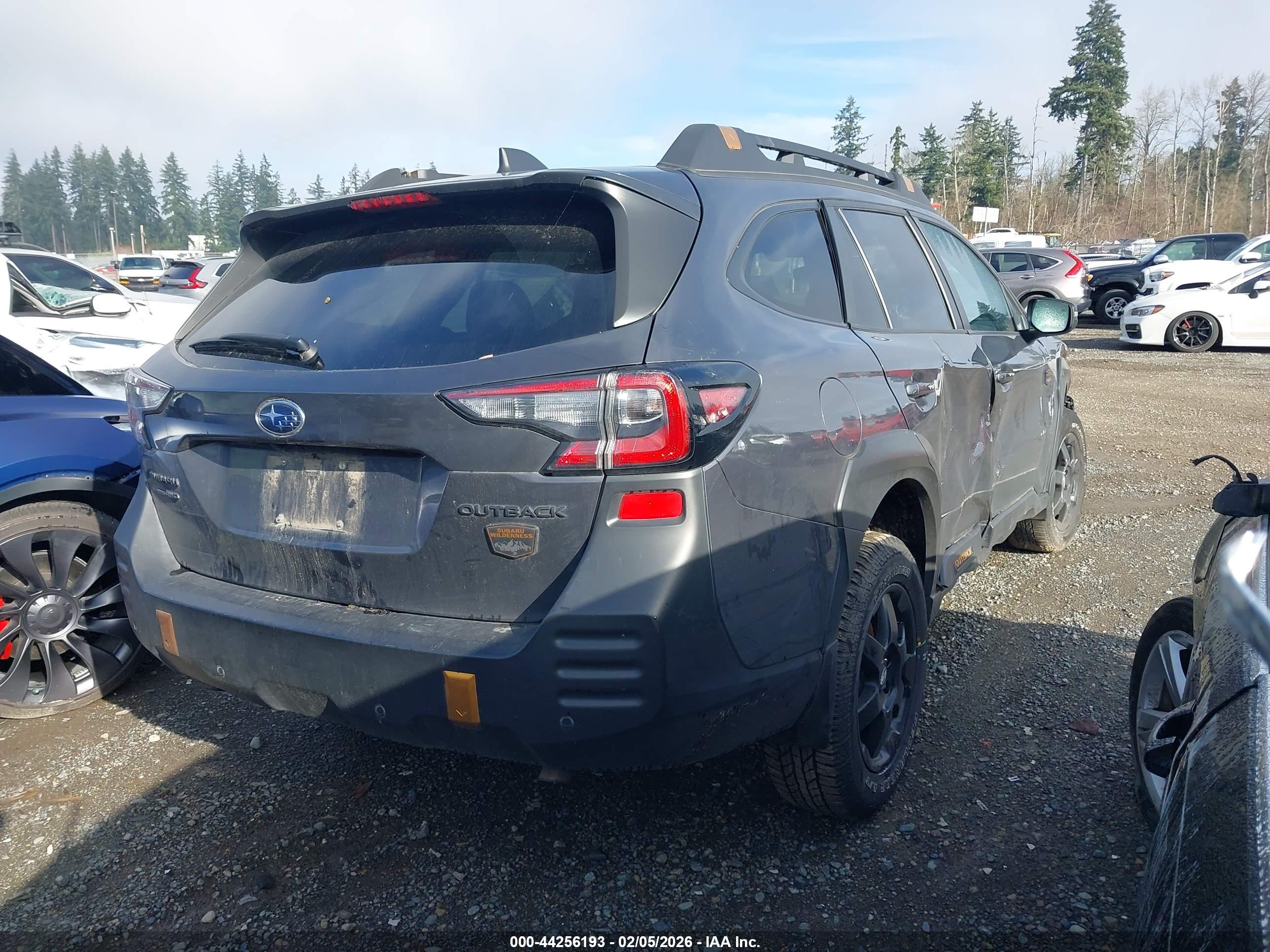 SUBARU OUTBACK image 4