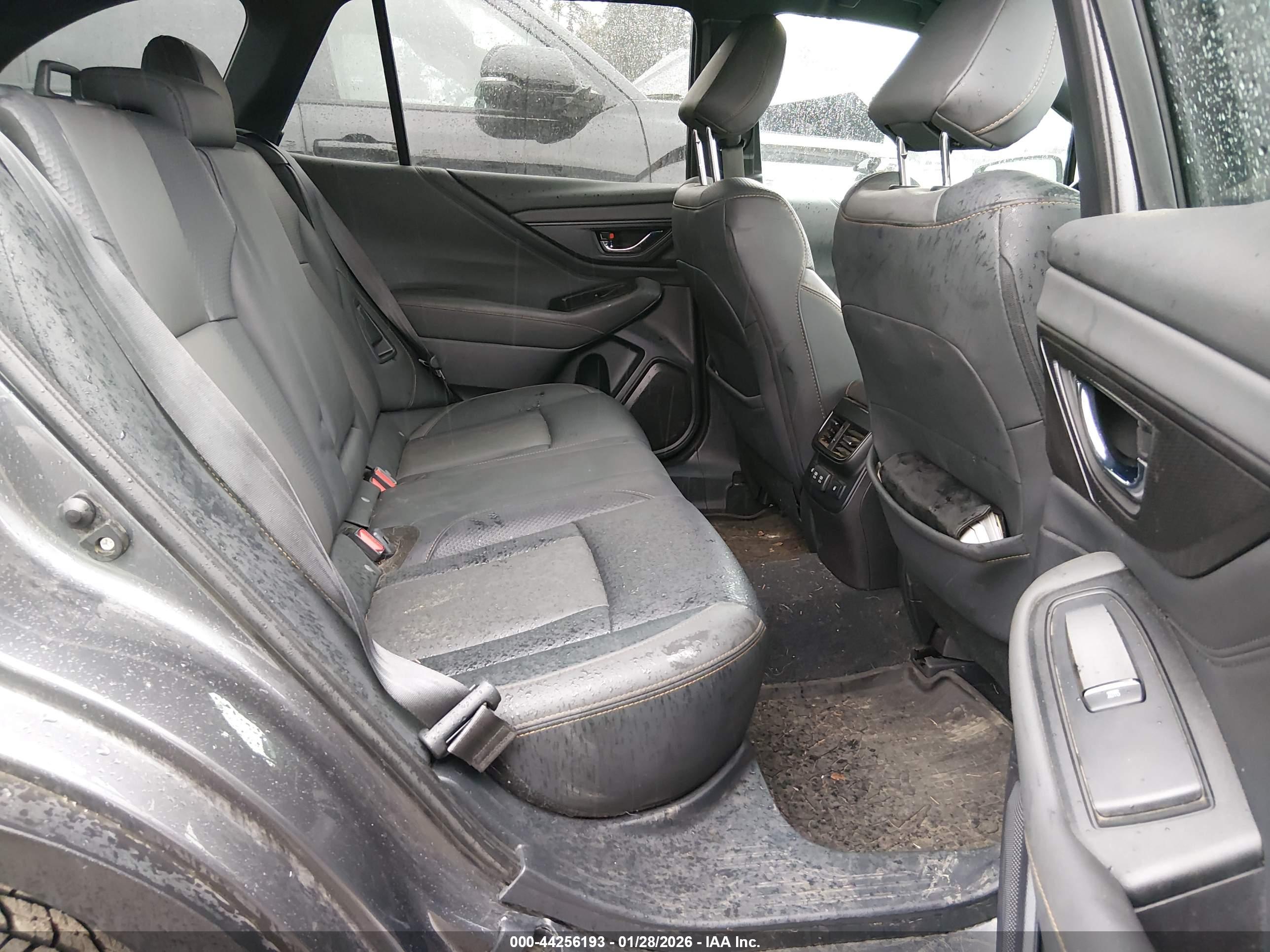 SUBARU OUTBACK image 8
