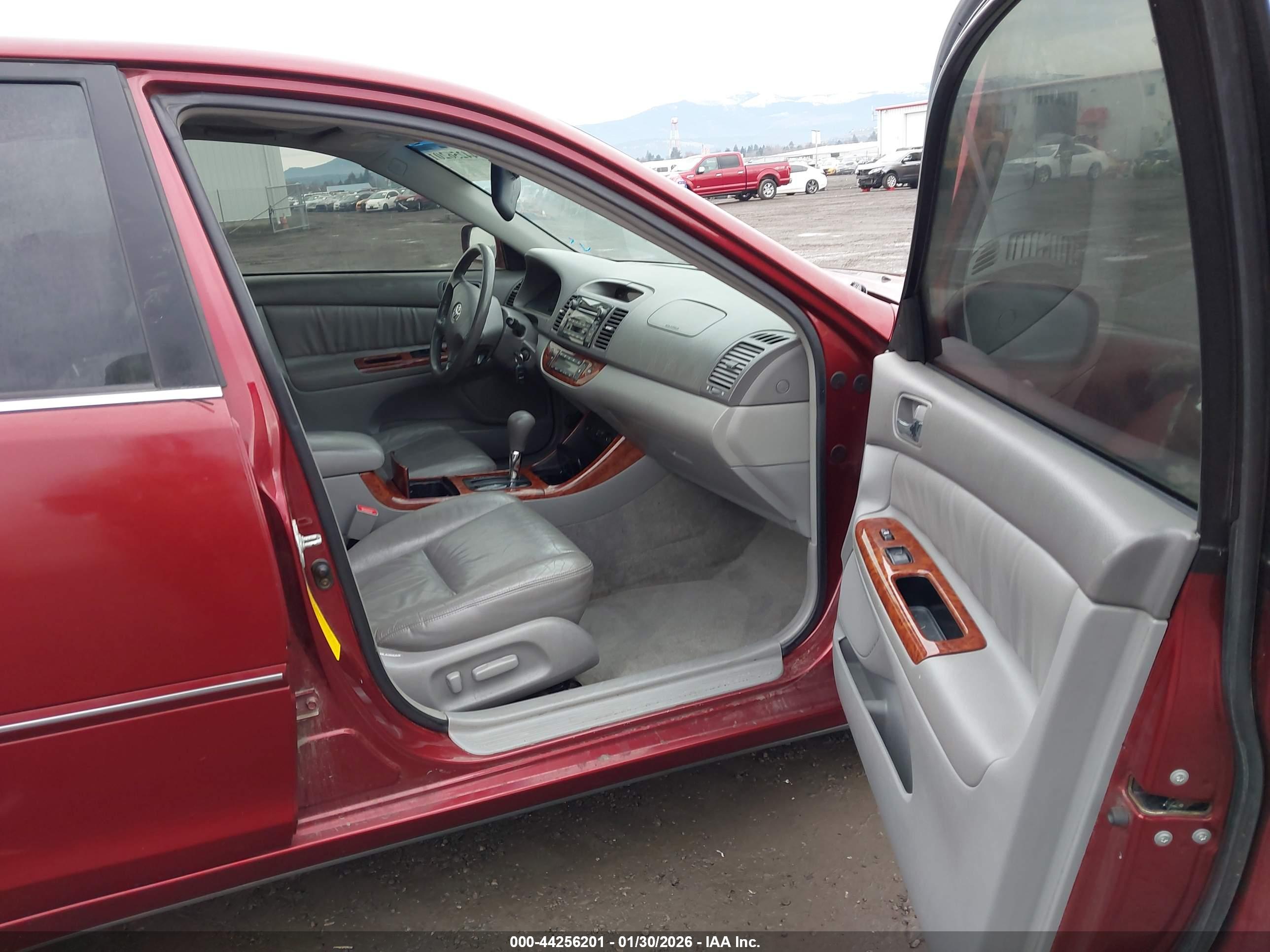 TOYOTA CAMRY image 5