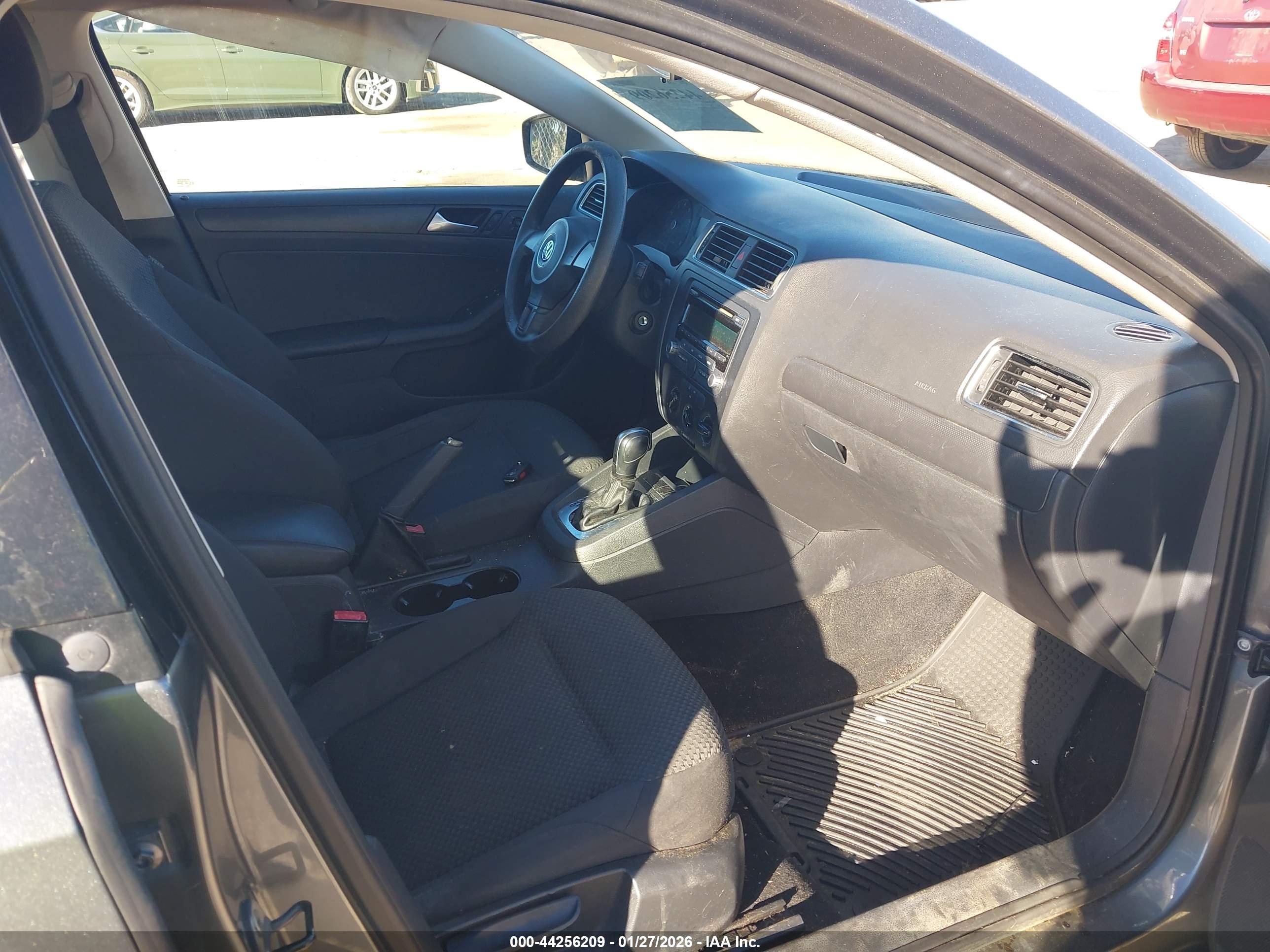 VOLKSWAGEN JETTA image 5