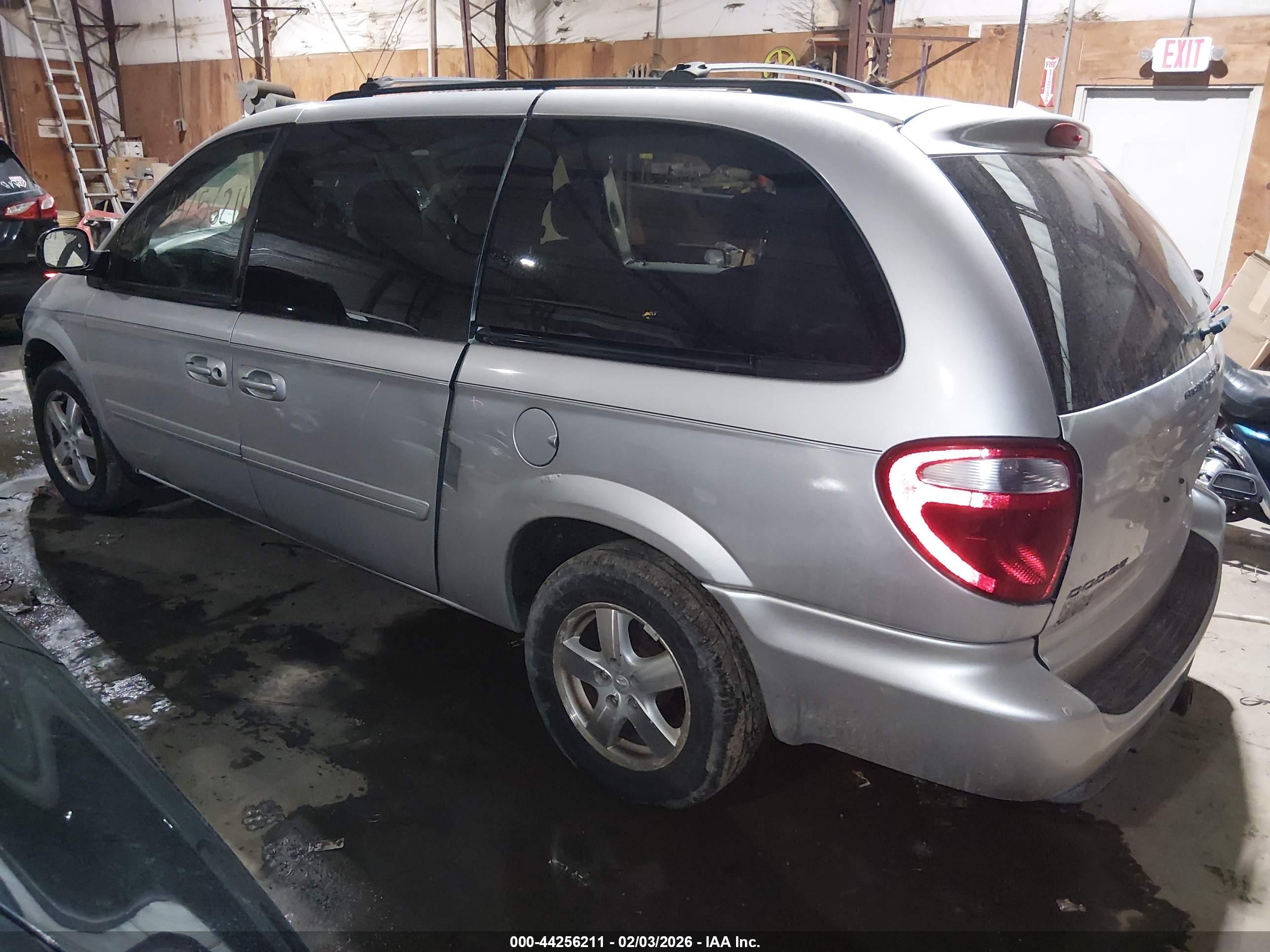DODGE GRAND image 3