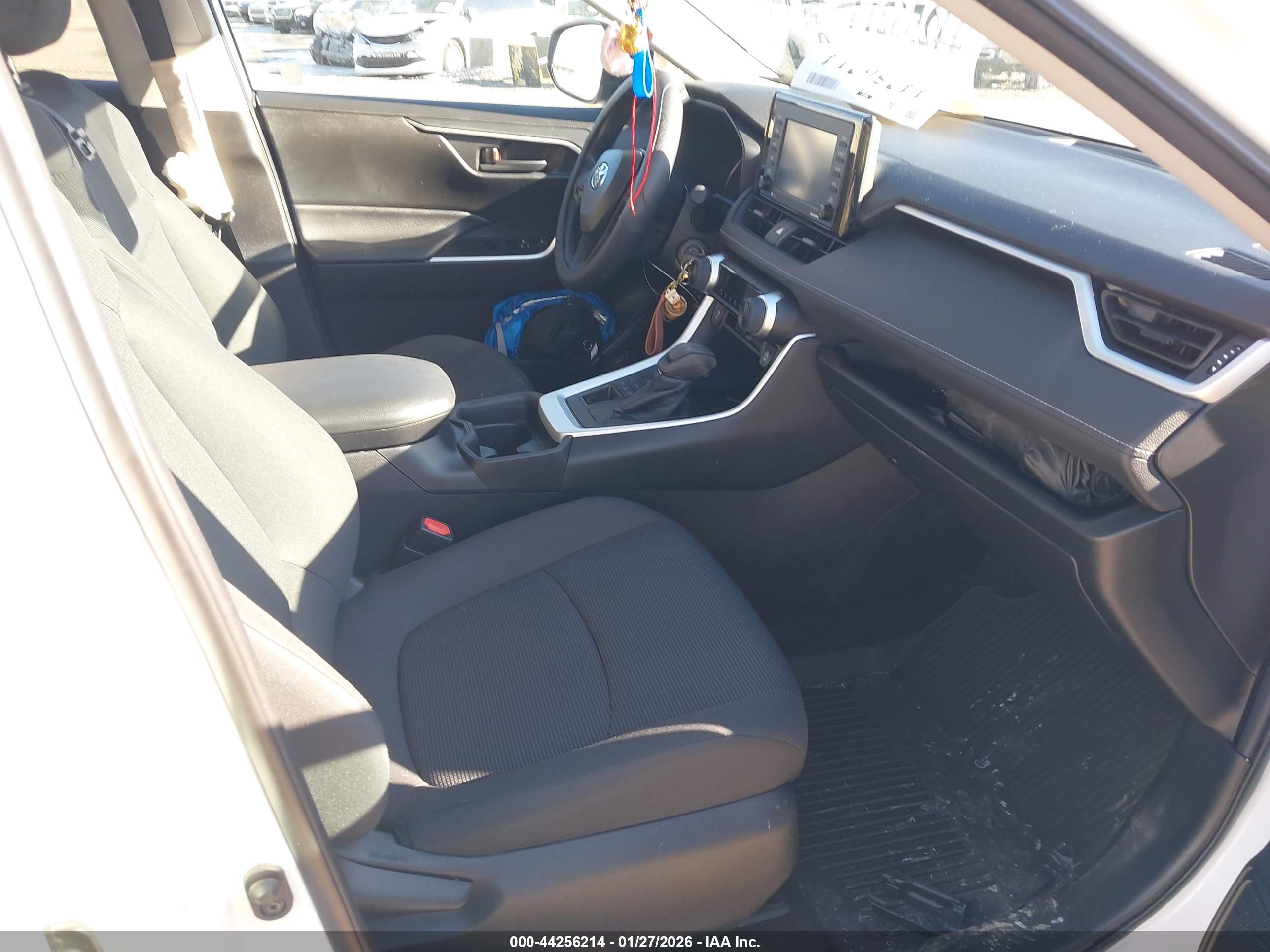TOYOTA RAV4 image 5