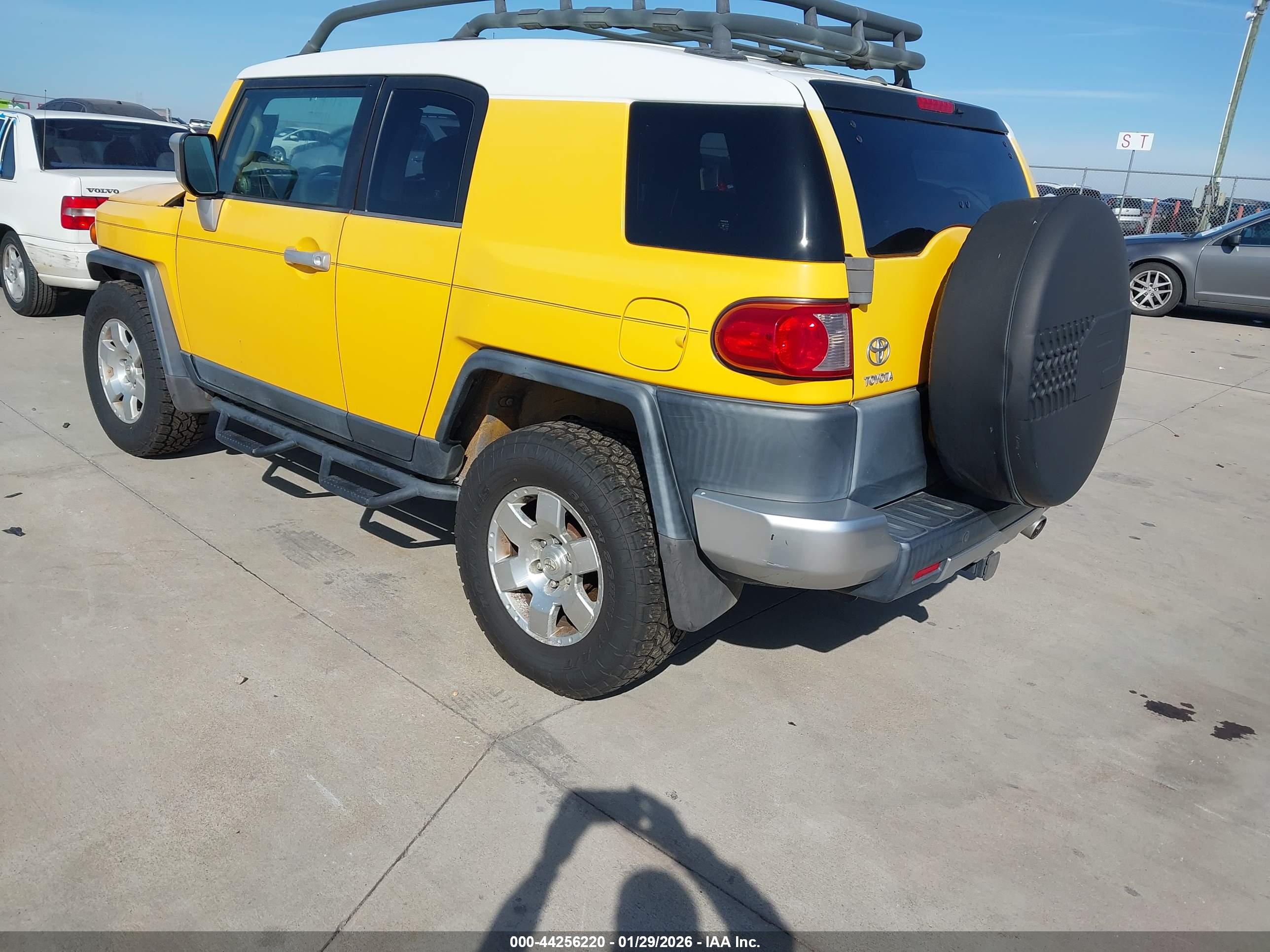TOYOTA FJ image 3